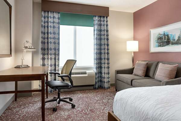  - Hilton Garden Inn Downtown Louisville - I-65, Exit 136C