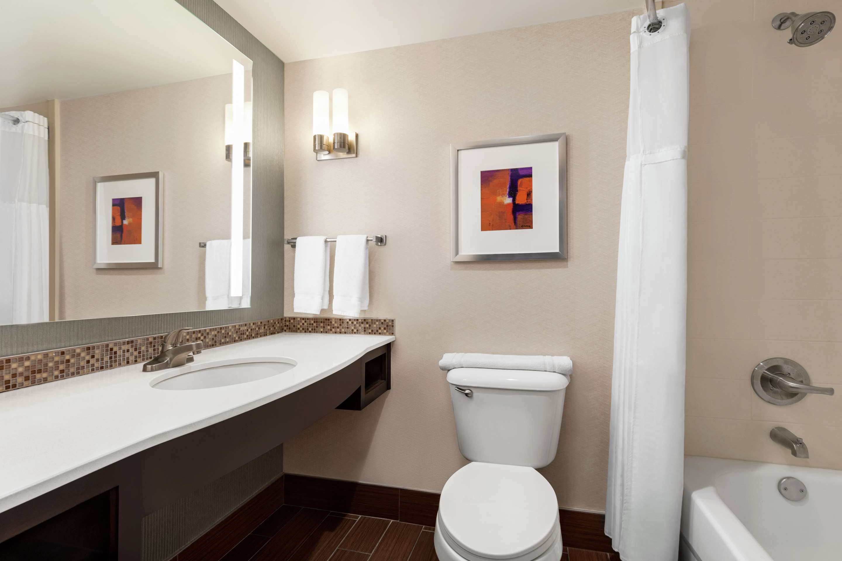 Guest room bath