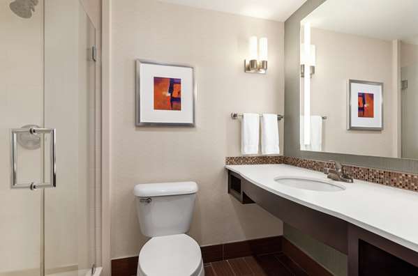  - Hilton Garden Inn Downtown Louisville - I-65, Exit 136C