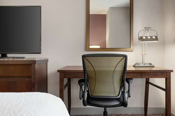  - Hilton Garden Inn Downtown Louisville - I-65, Exit 136C