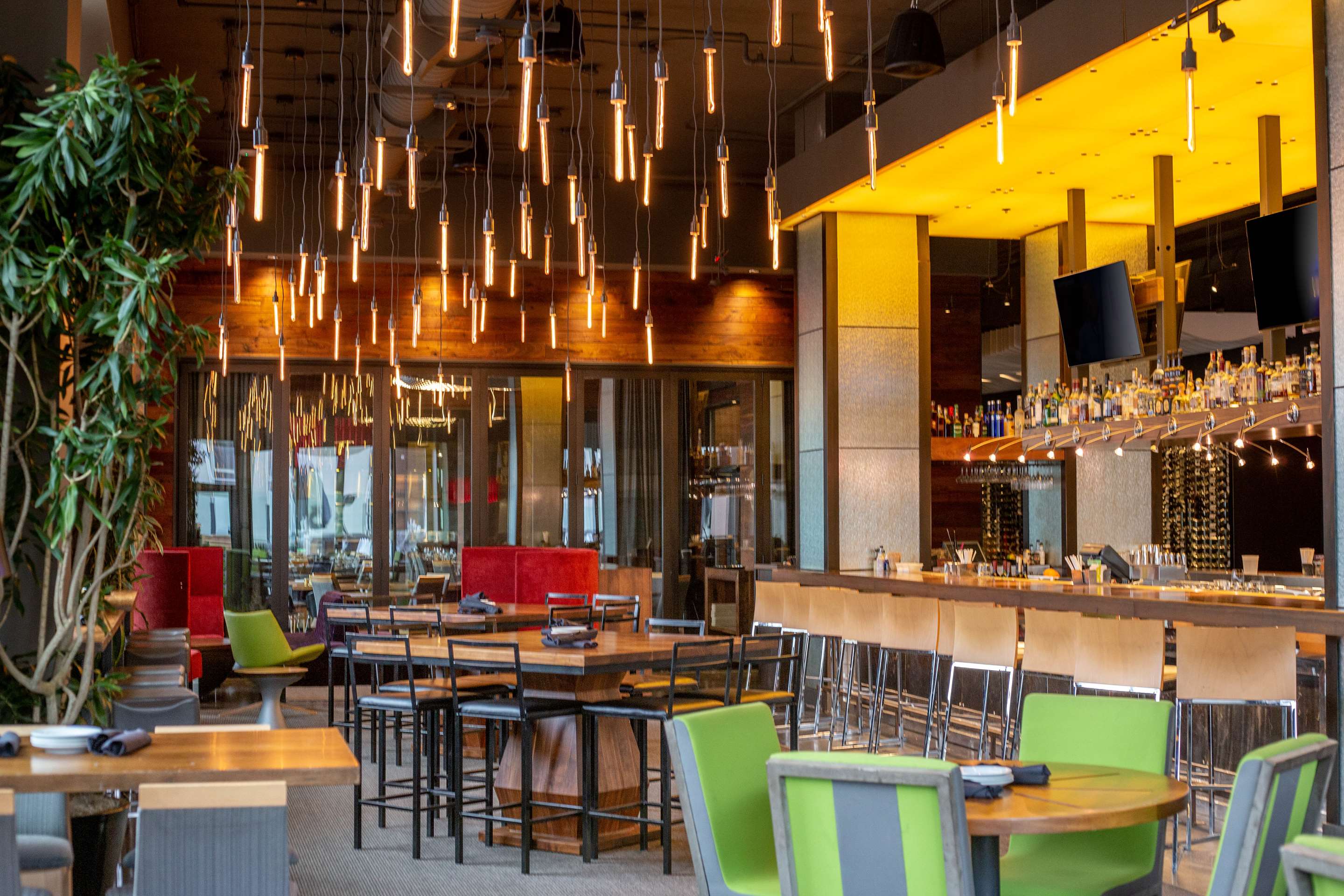 Restaurant | Hilton Garden Inn Louisville Downtown