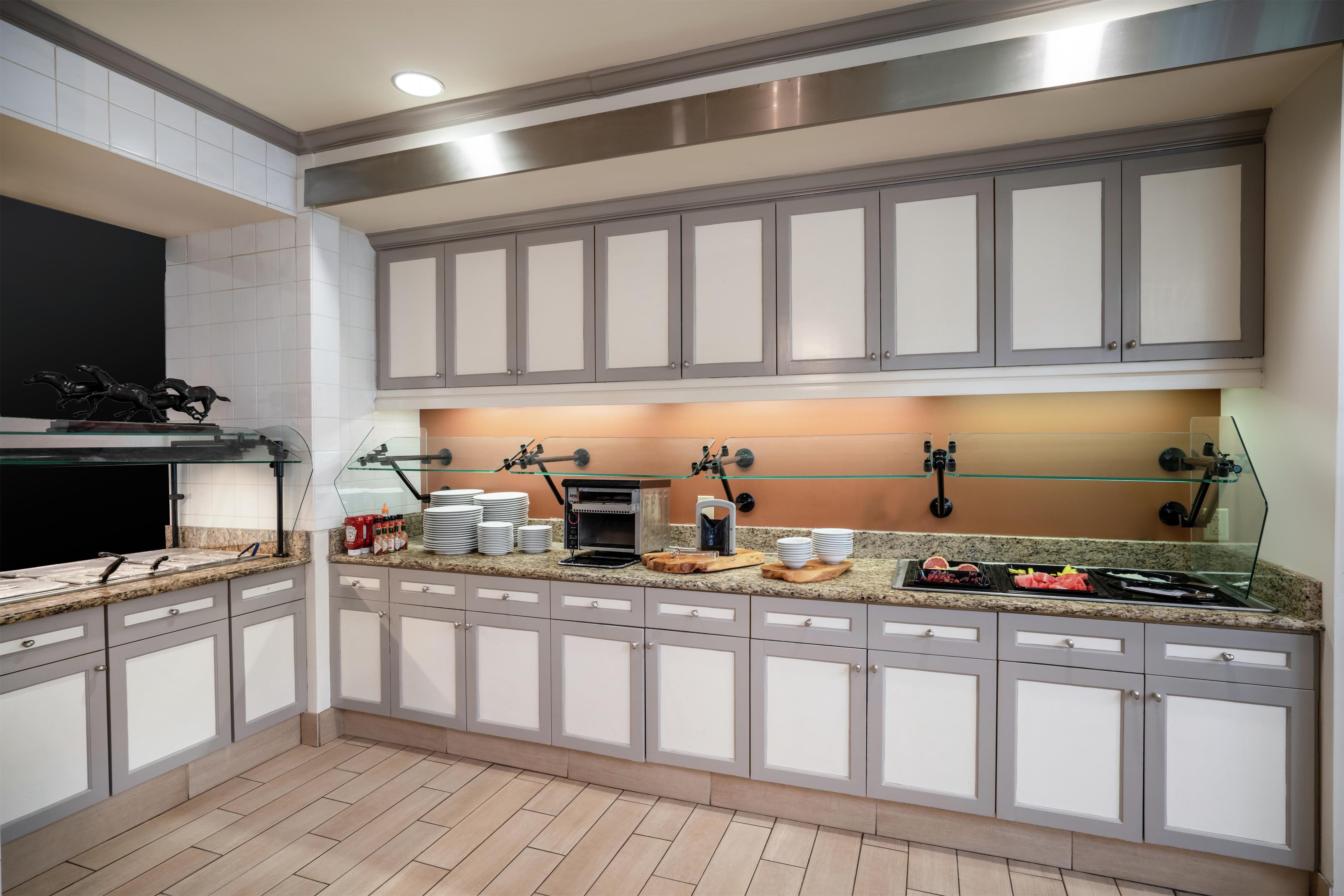 Breakfast Area | Hilton Garden Inn Louisville East