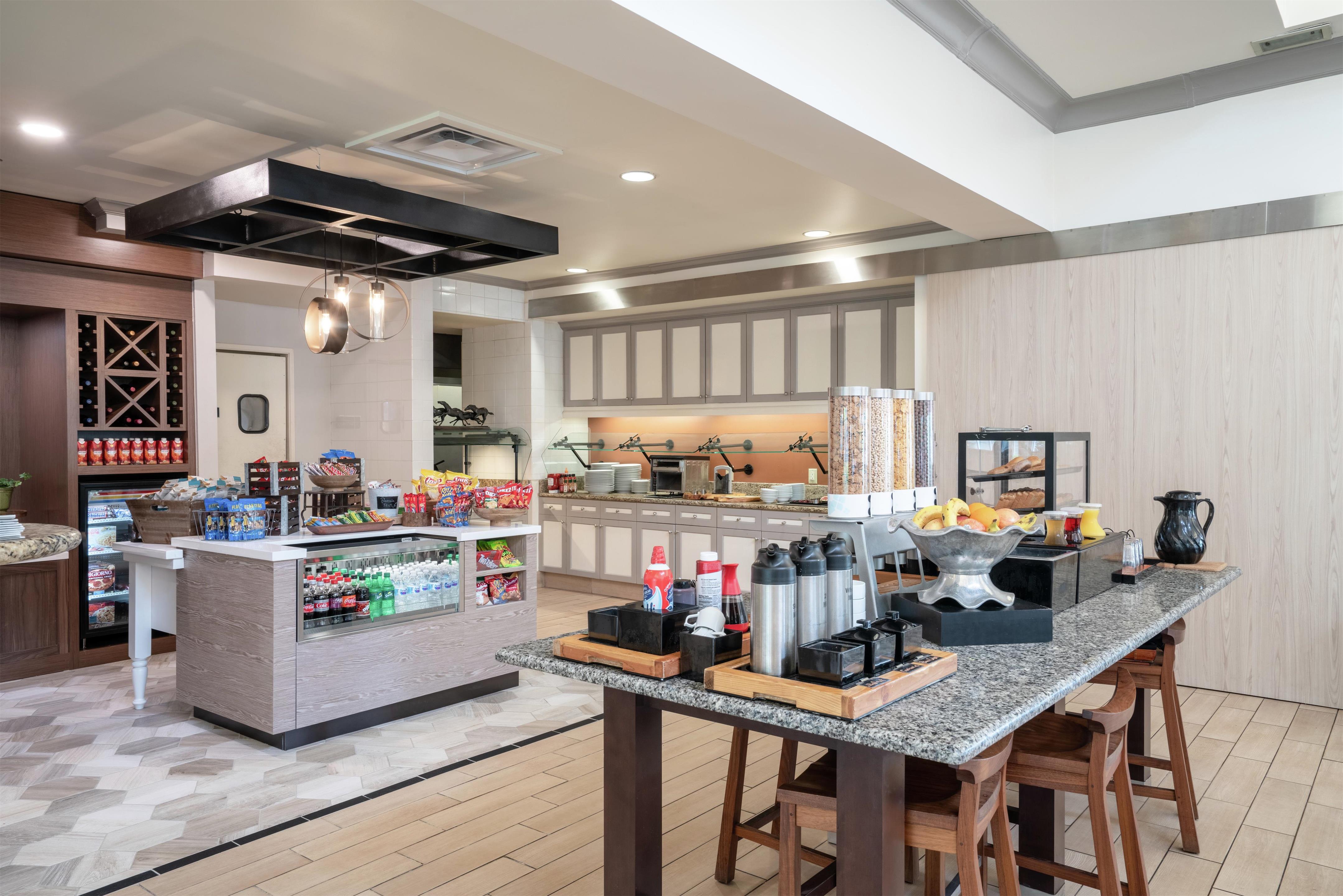 Breakfast Area | Hilton Garden Inn Louisville East