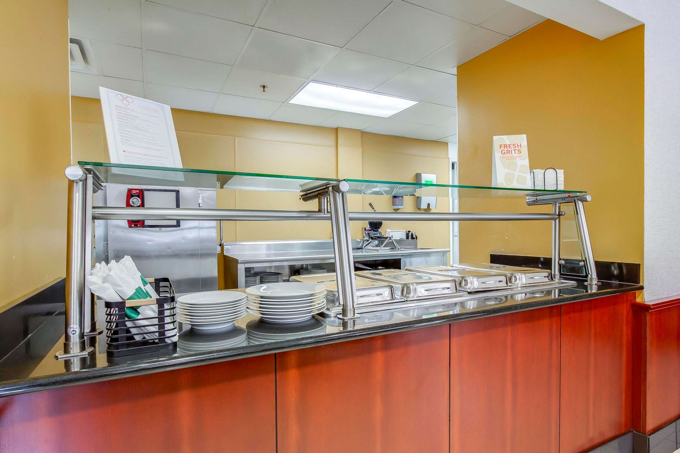 Breakfast Area | Hilton Garden Inn Louisville/Northeast