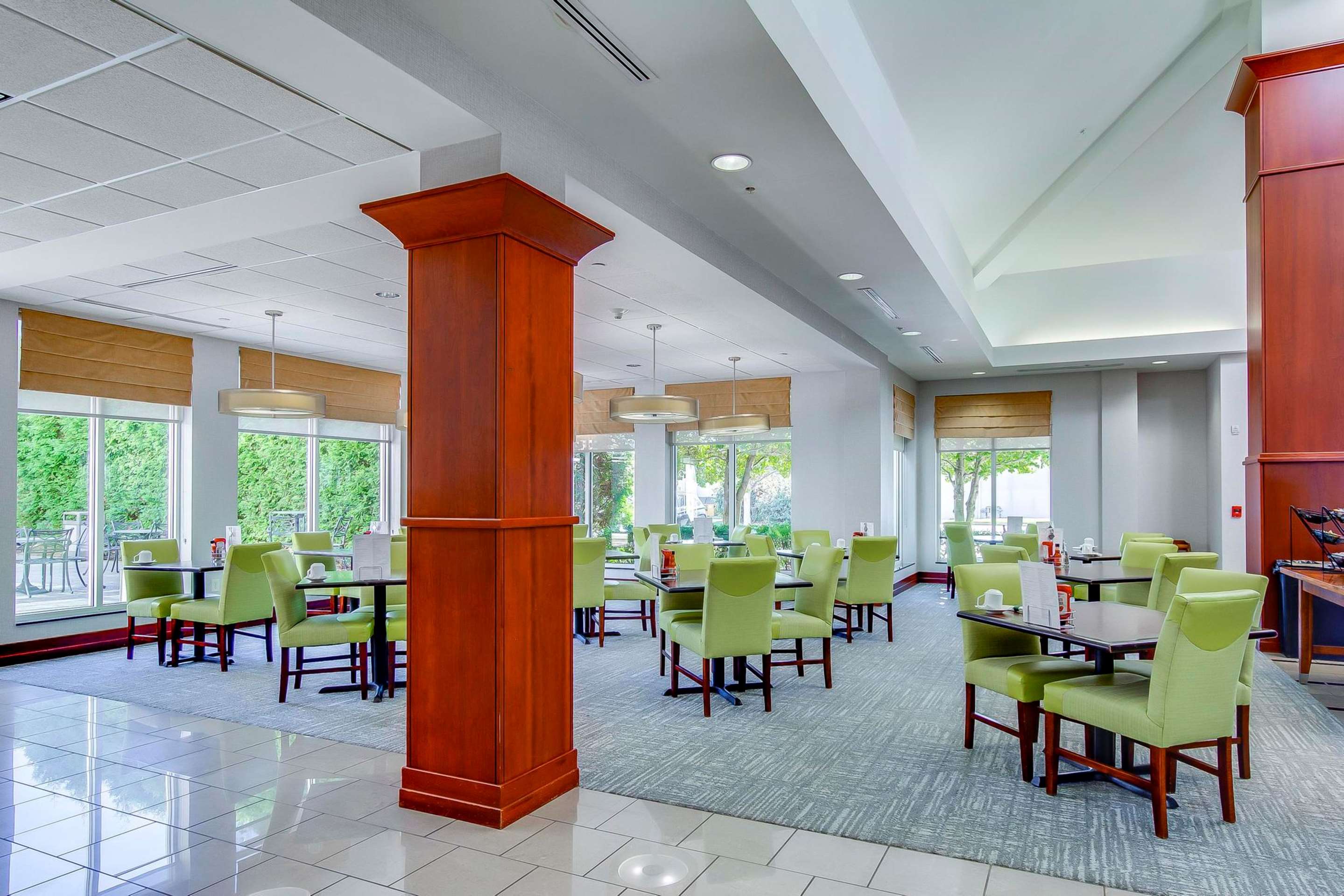 Restaurant | Hilton Garden Inn Louisville/Northeast