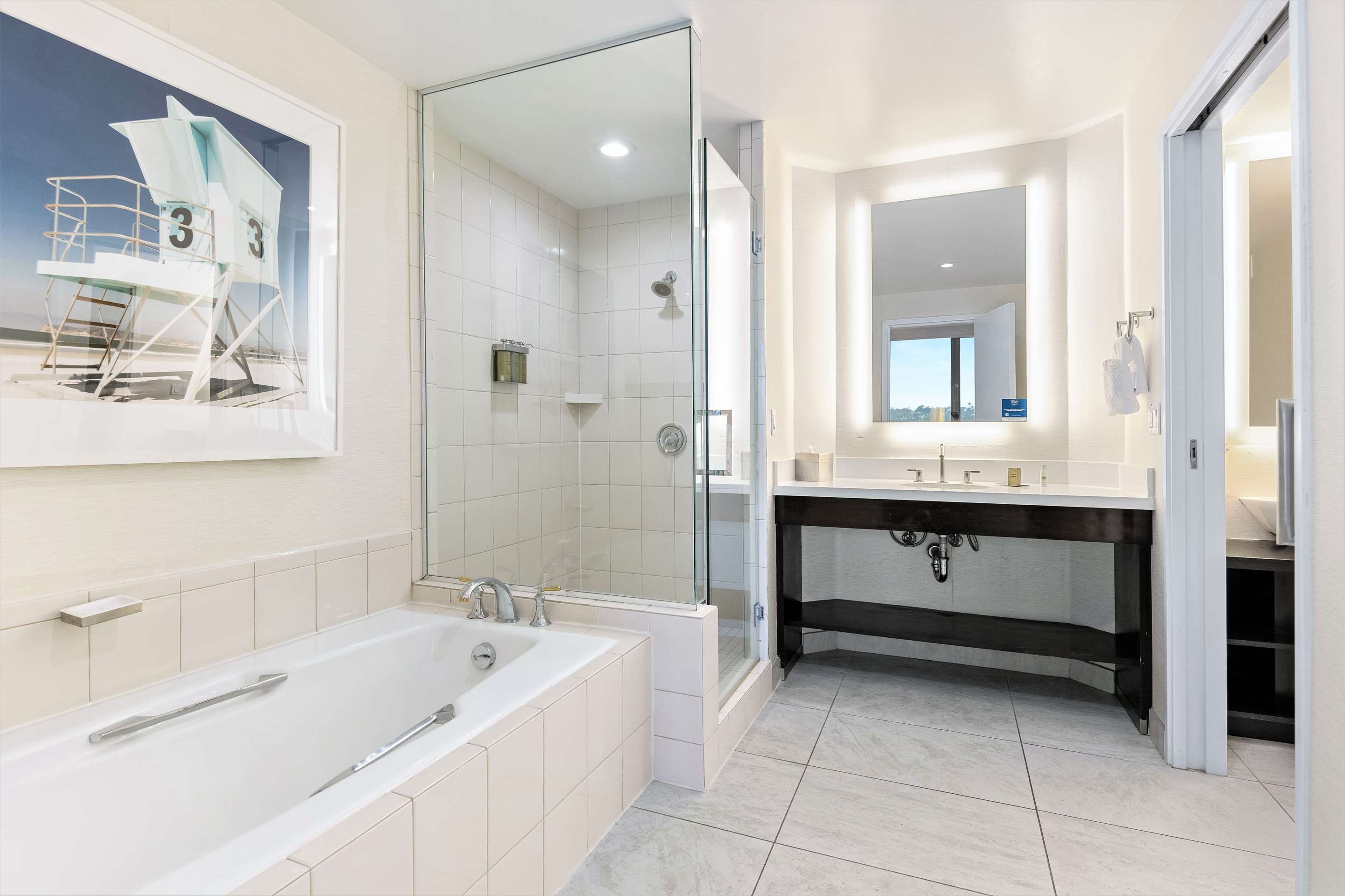 Guest room bath