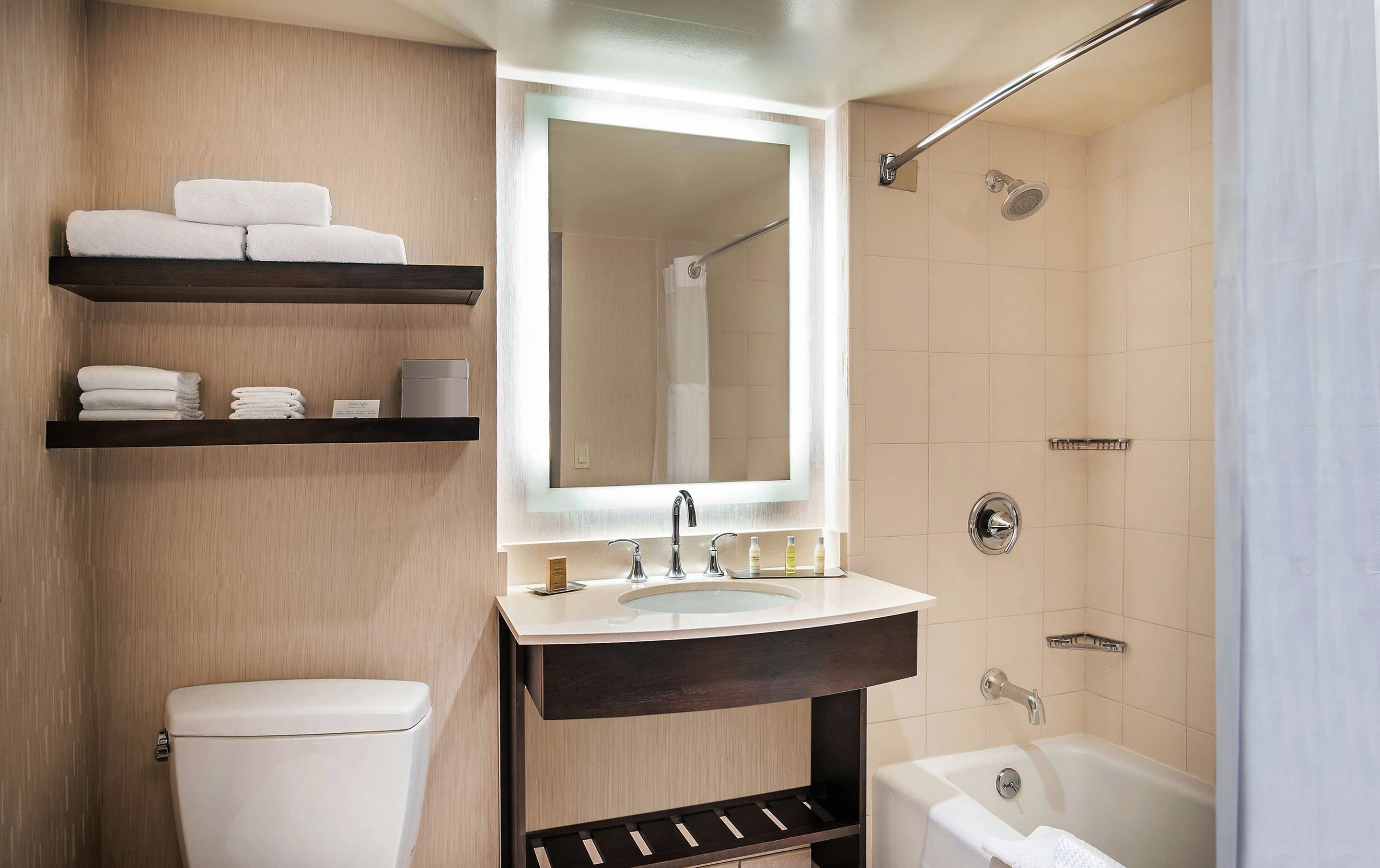 Guest room bath