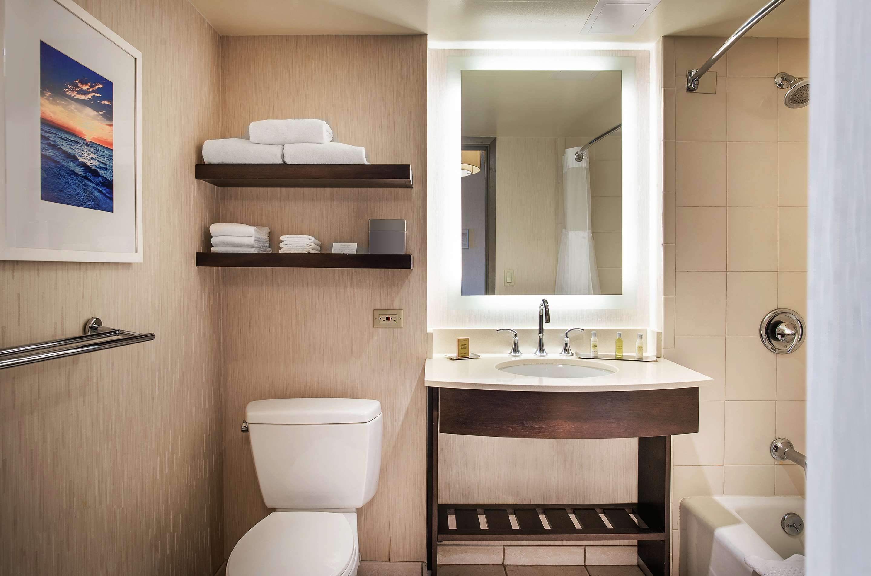 Guest room bath