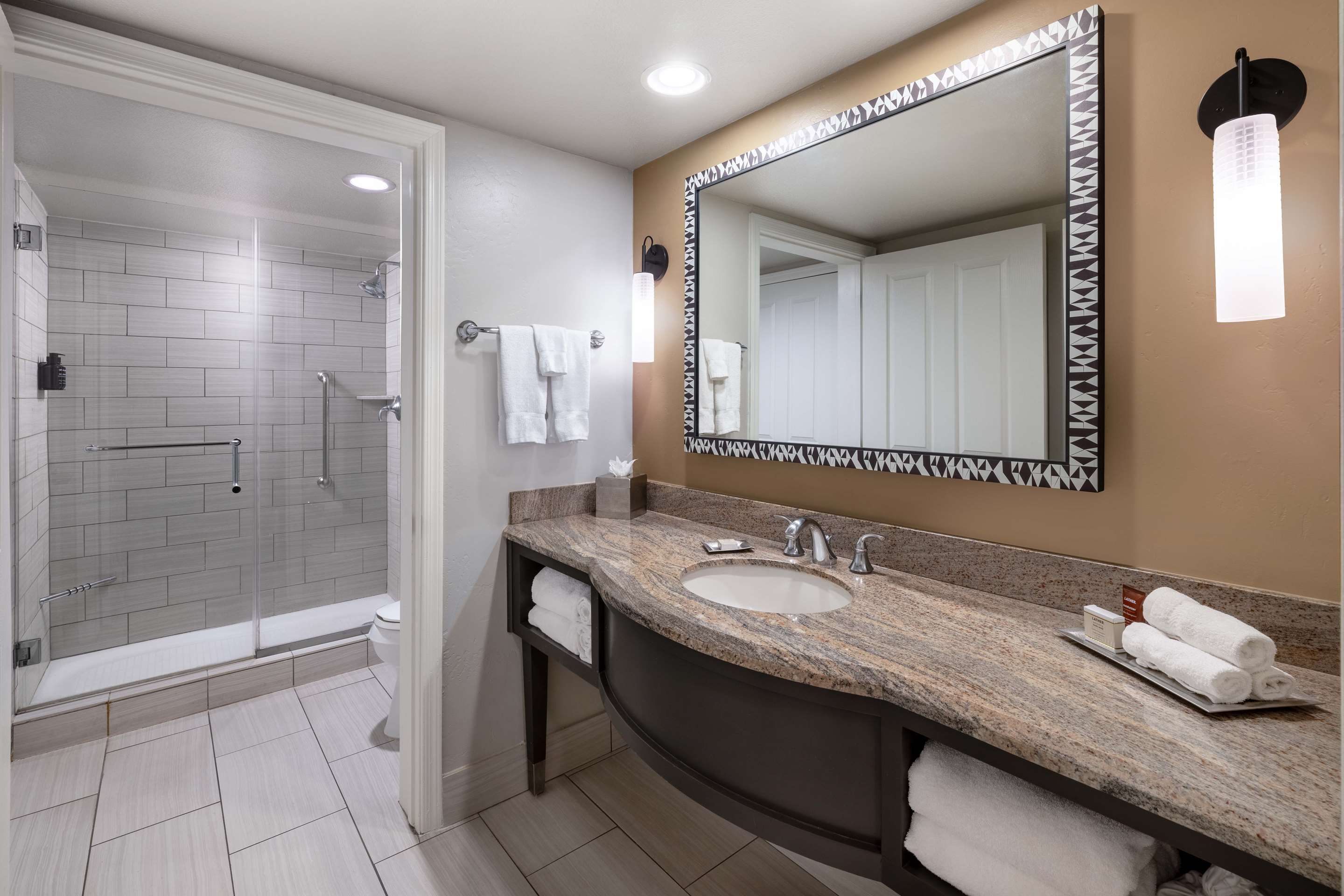 Guest room bath