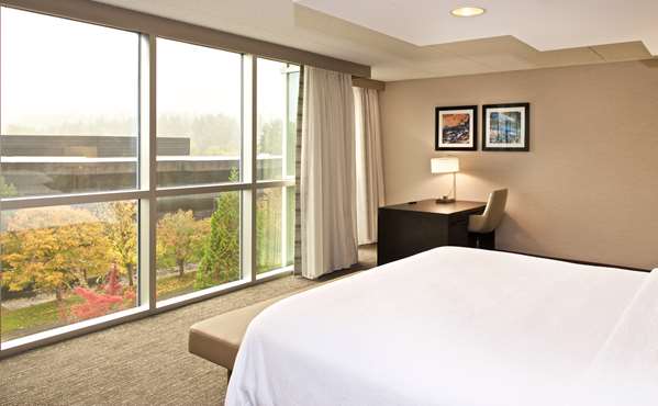  - Embassy Suites Bellevue - I-90, Exit 11 & 11A