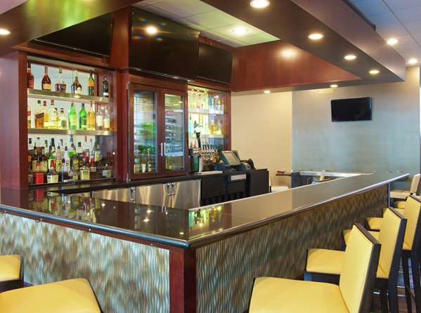 Bar - Embassy Suites Bellevue - I-90, Exit 11 & 11A