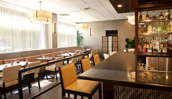 Restaurant - Embassy Suites Bellevue - I-90, Exit 11 & 11A
