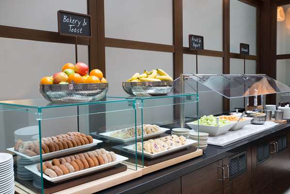 Restaurant - Embassy Suites Bellevue - I-90, Exit 11 & 11A