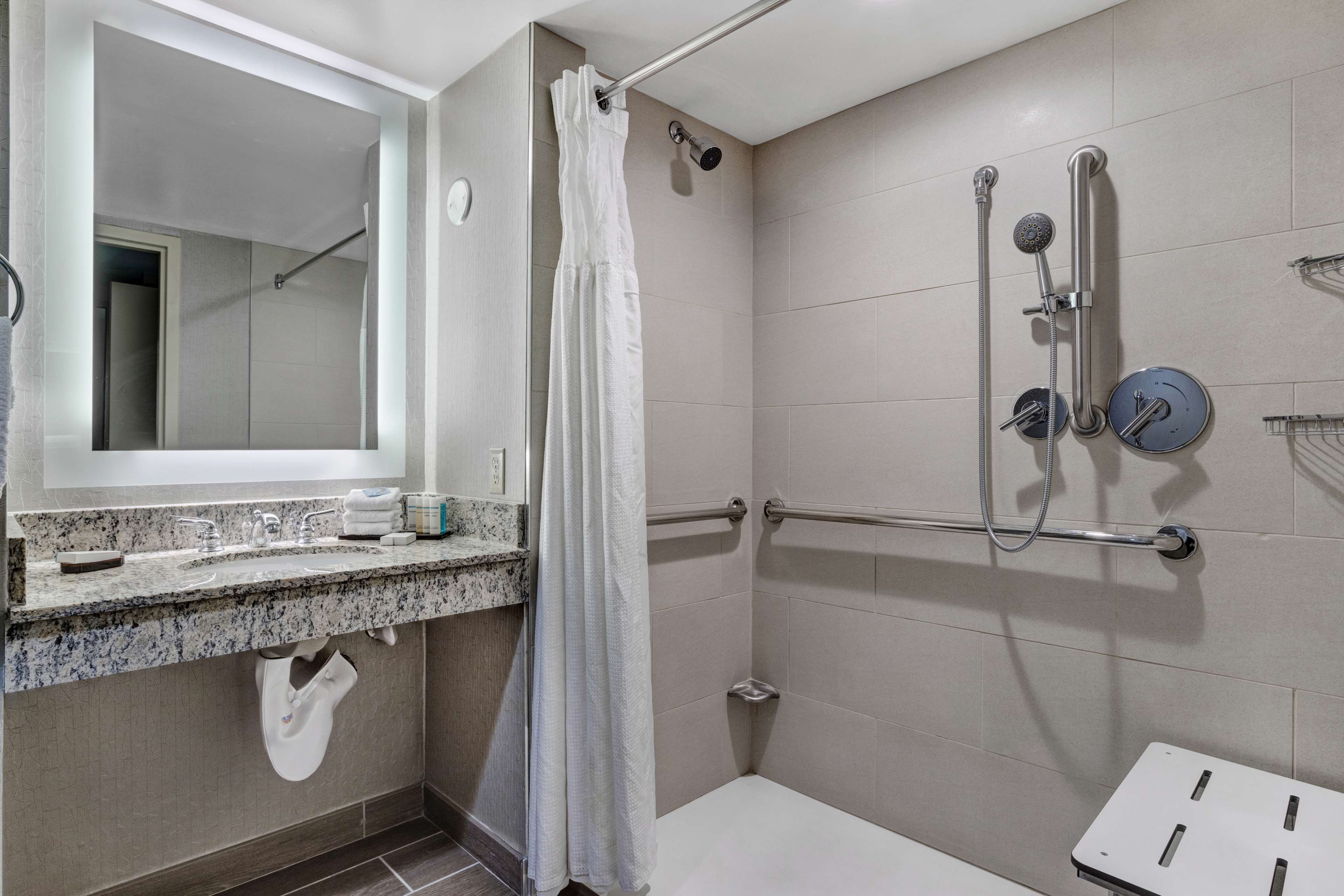 Embassy Suites by Hilton Seattle Bellevue Room Type - 1KG STE MOB HR ACC RI-S NS