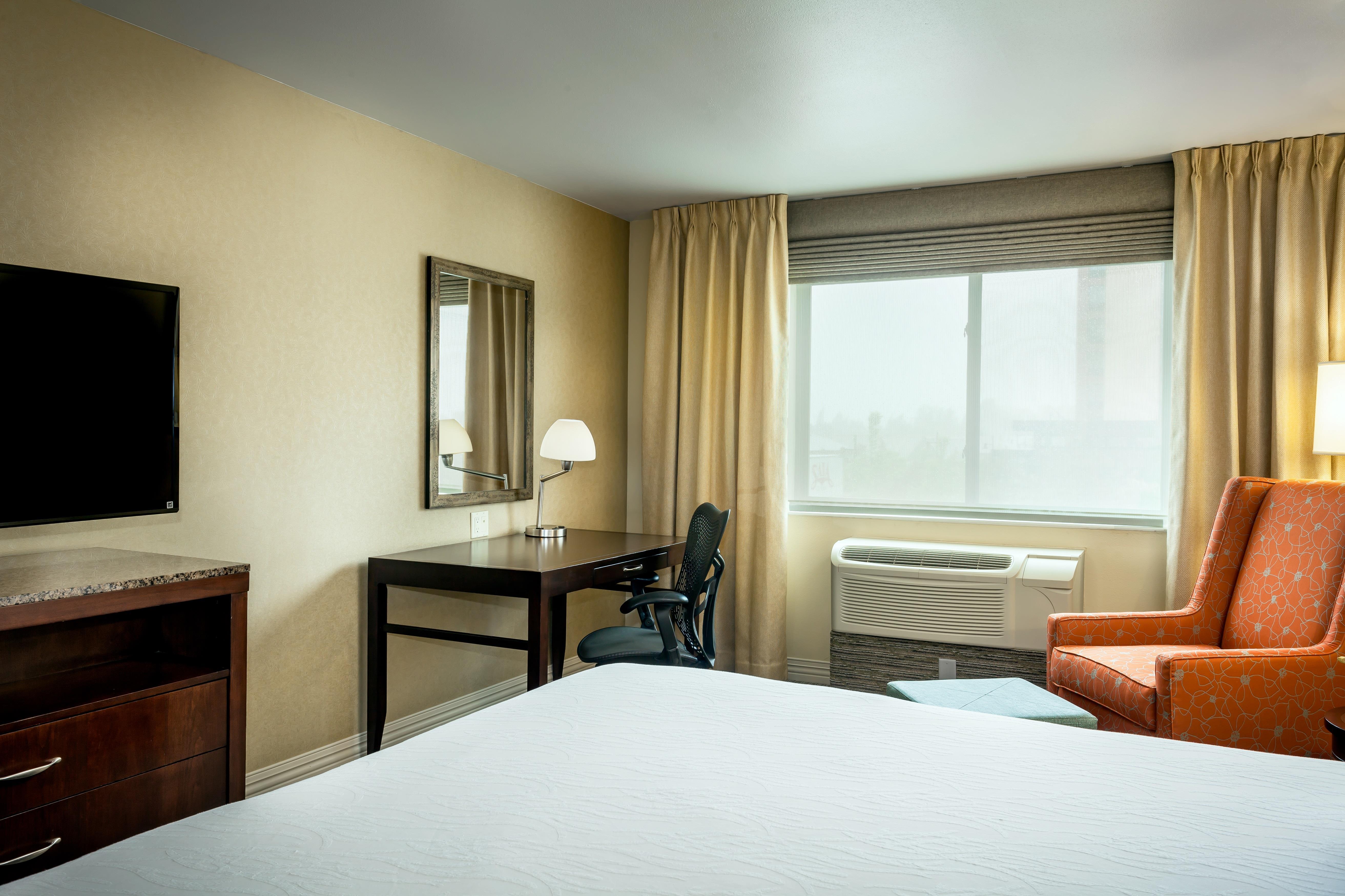 HILTON GARDEN INN SEATTLE ISSAQ Room Type - 1 KING HEARING ACCESSIBLE
