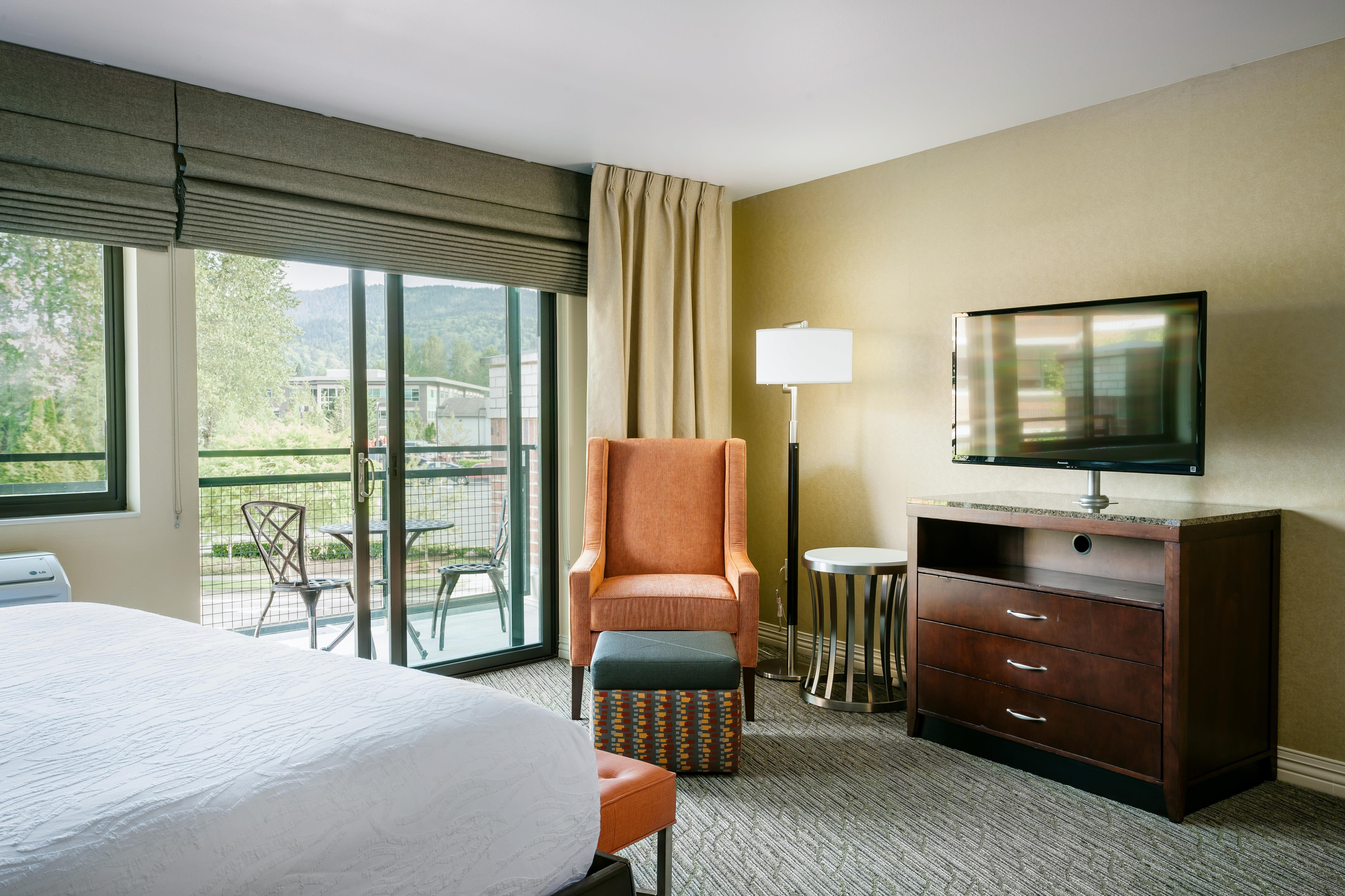 HILTON GARDEN INN SEATTLE ISSAQ Room Type - 1 KING 1 BEDROOM SUITE