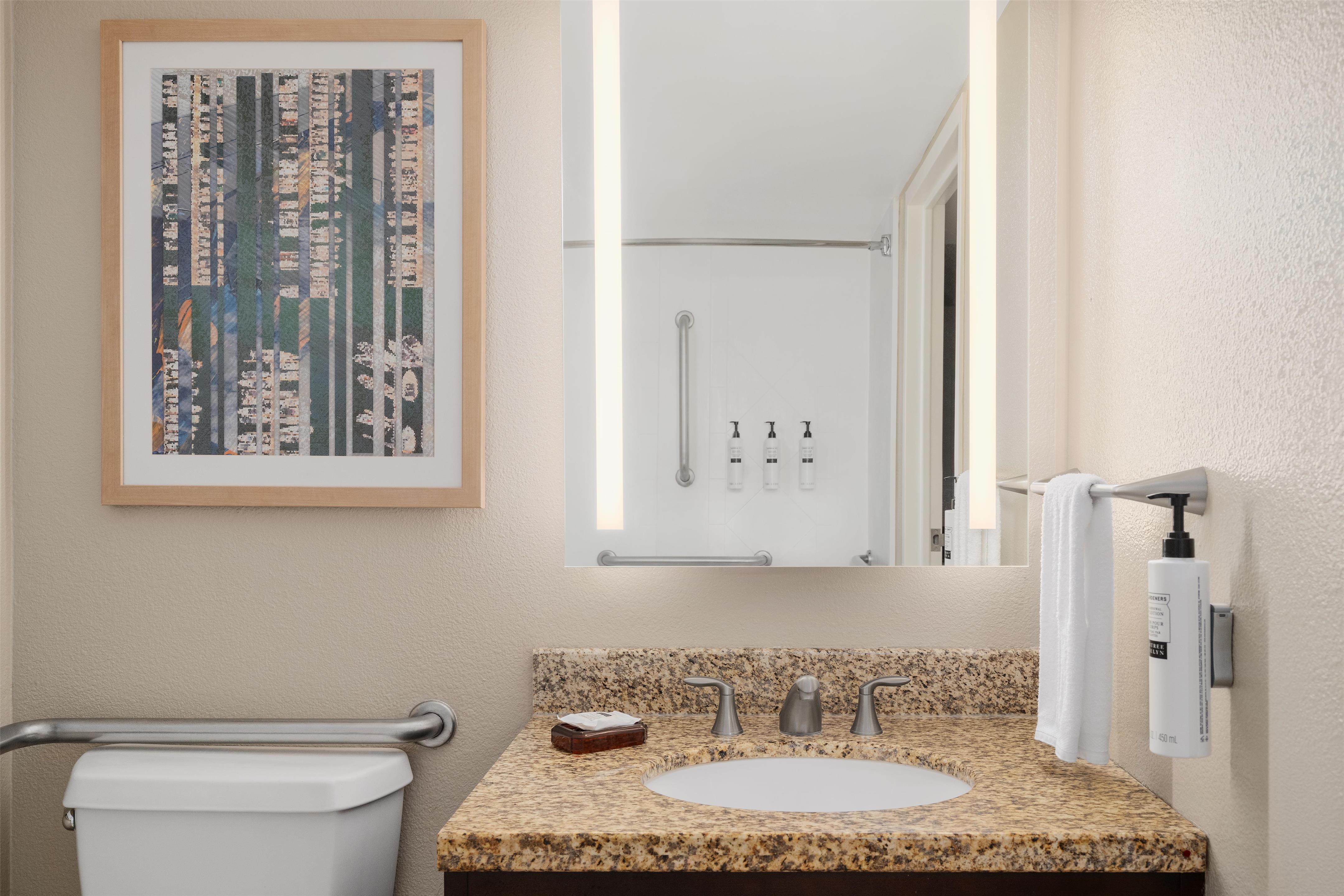 Guest room bath