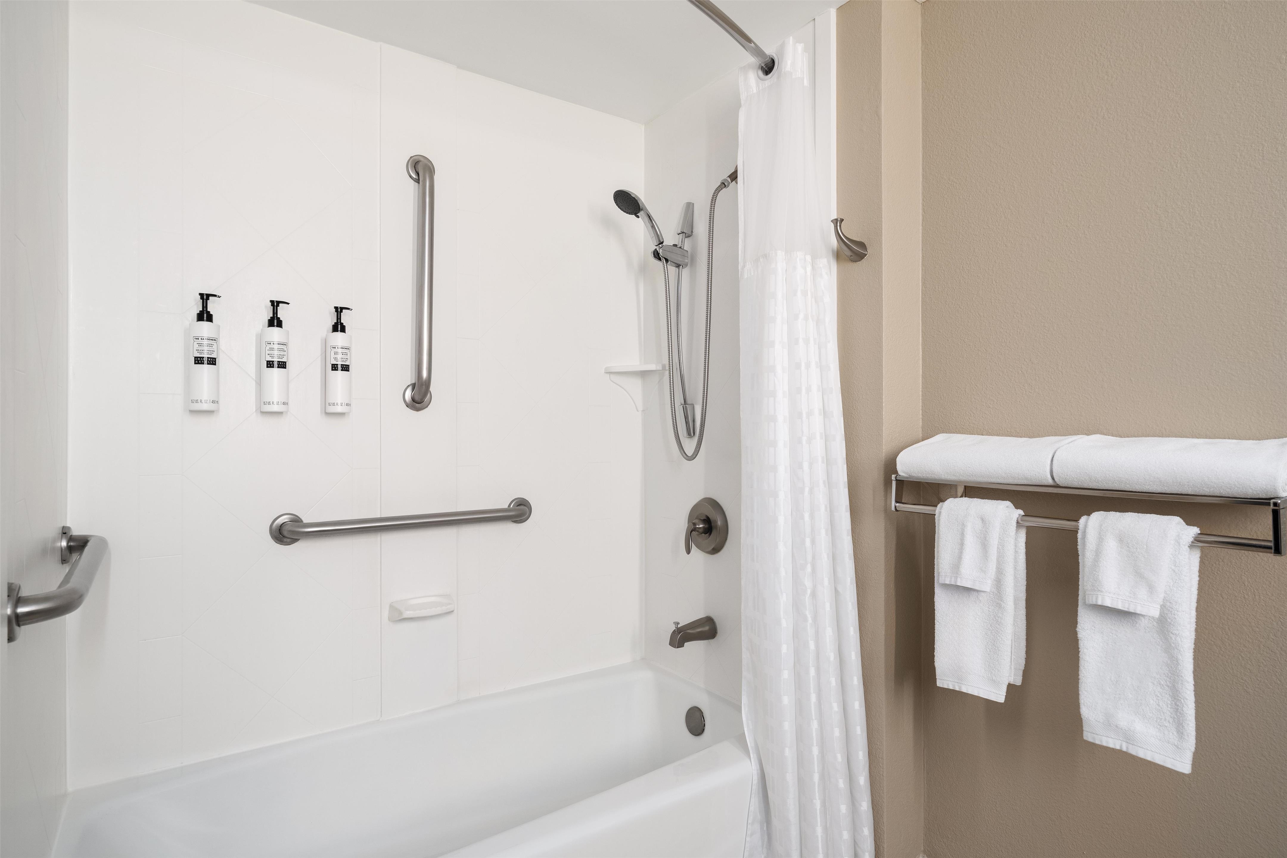 Guest room bath