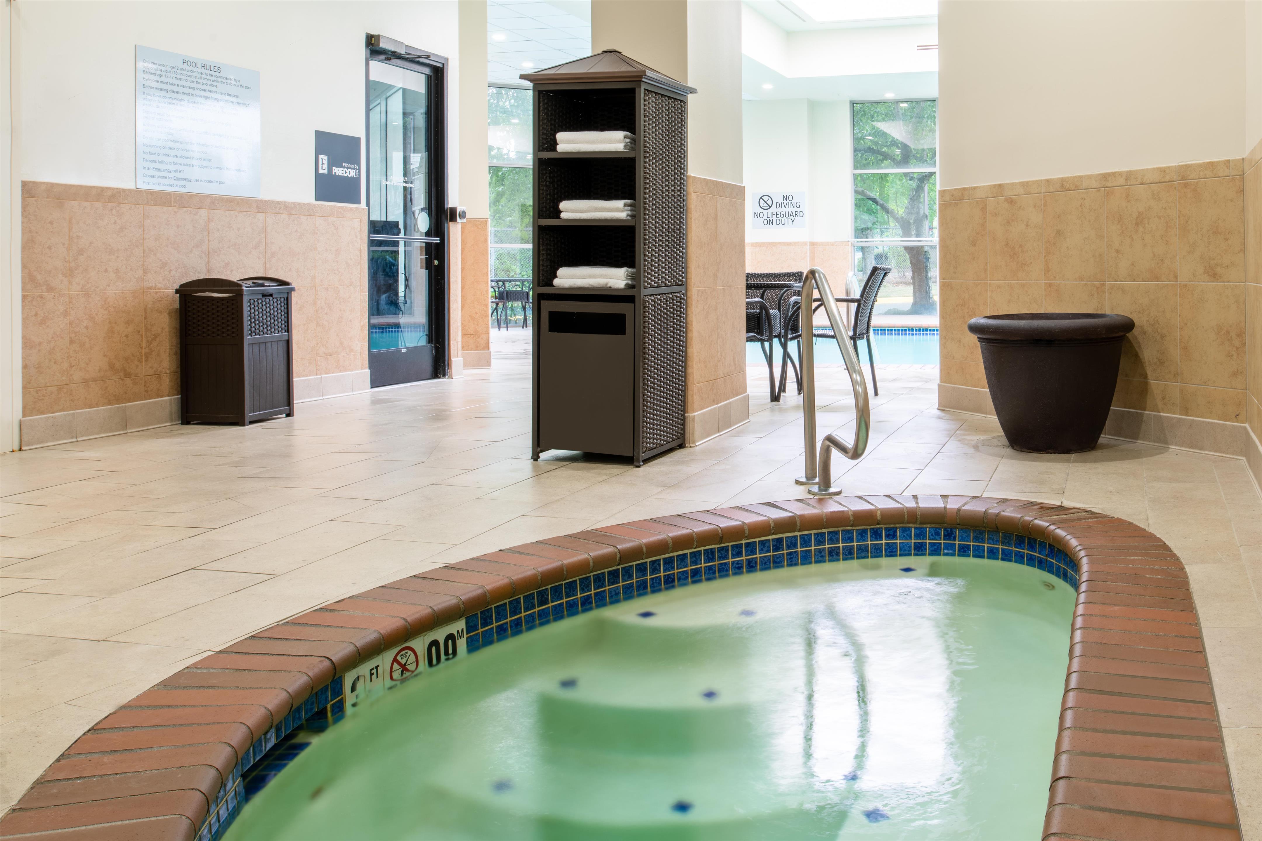 Pool | Embassy Suites by Hilton Seattle Tacoma International Airport