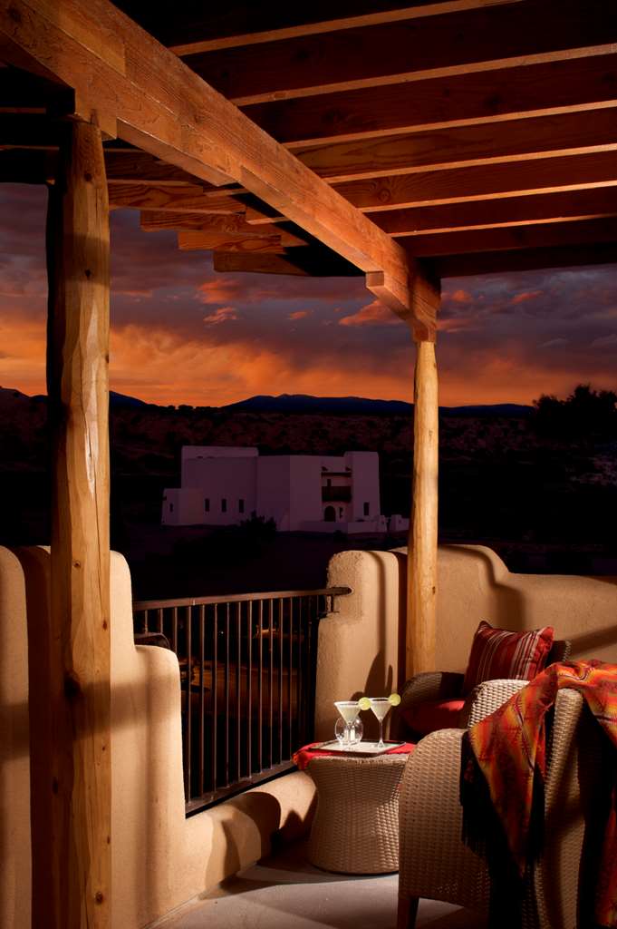 Hilton Santa Fe Buffalo Thunder Room Type - 1 KING BED GOVERNORS SUITE