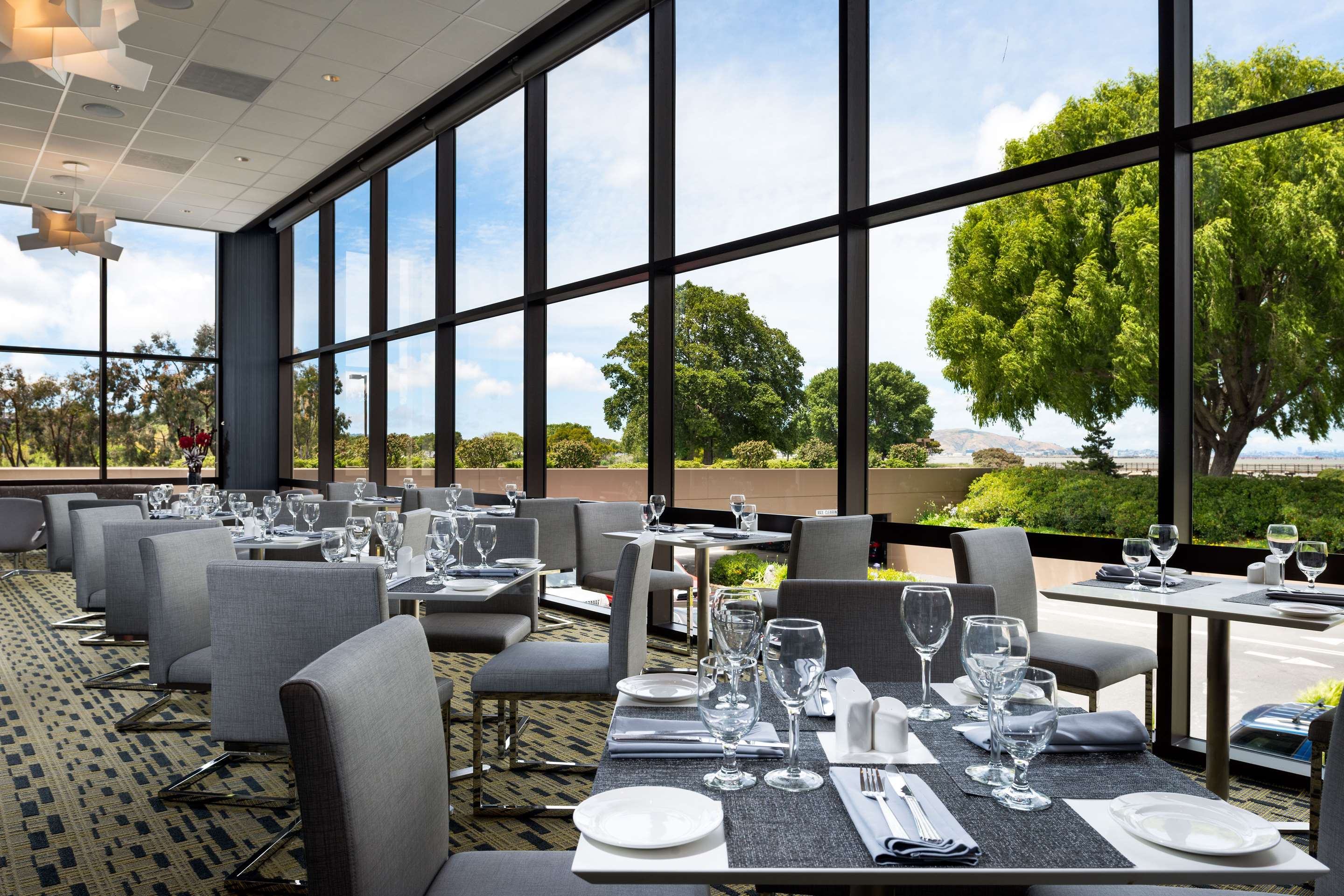 Restaurant | Hilton San Francisco Airport Bayfront