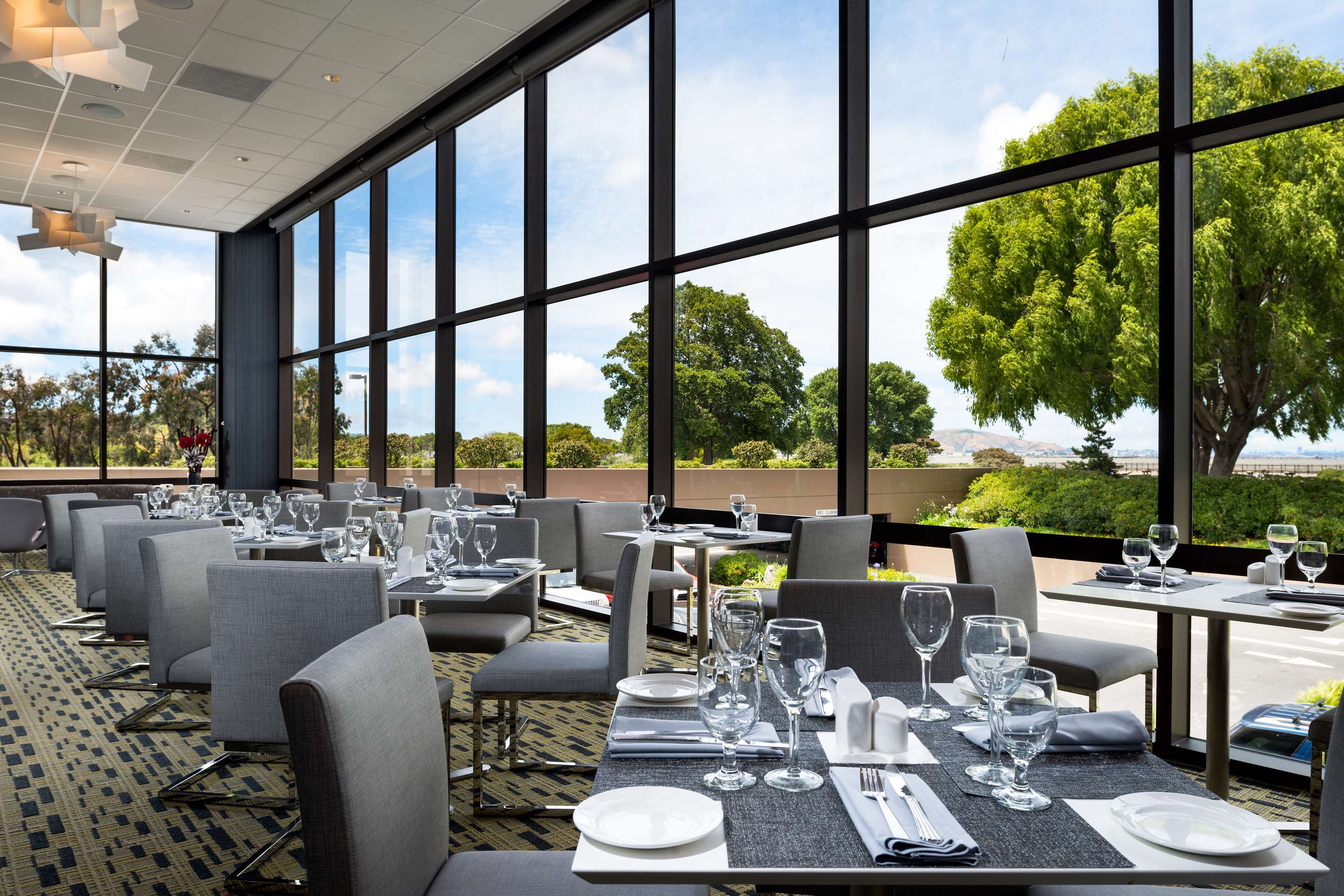 Restaurant | Hilton San Francisco Airport Bayfront