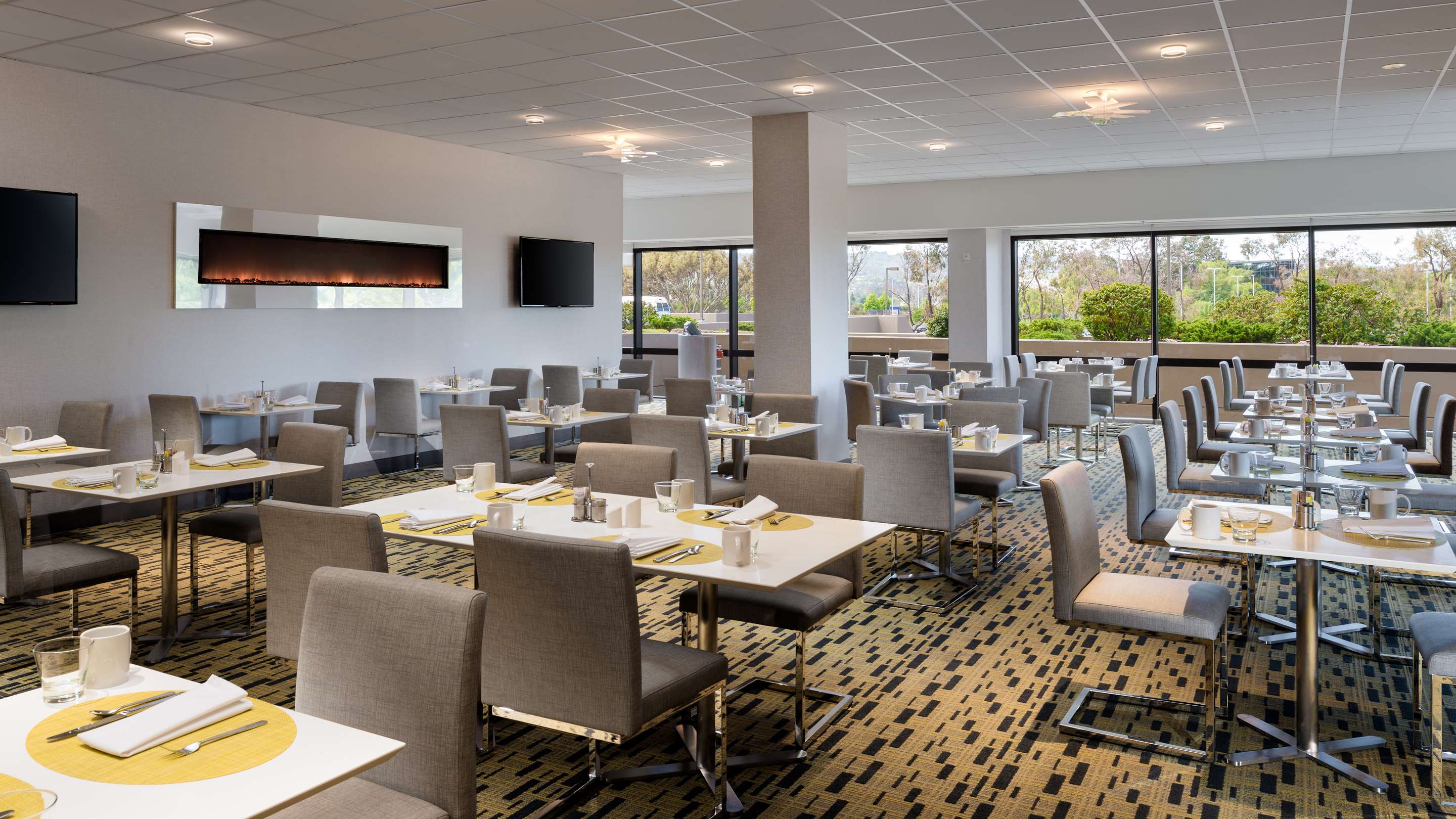 Restaurant | Hilton San Francisco Airport Bayfront