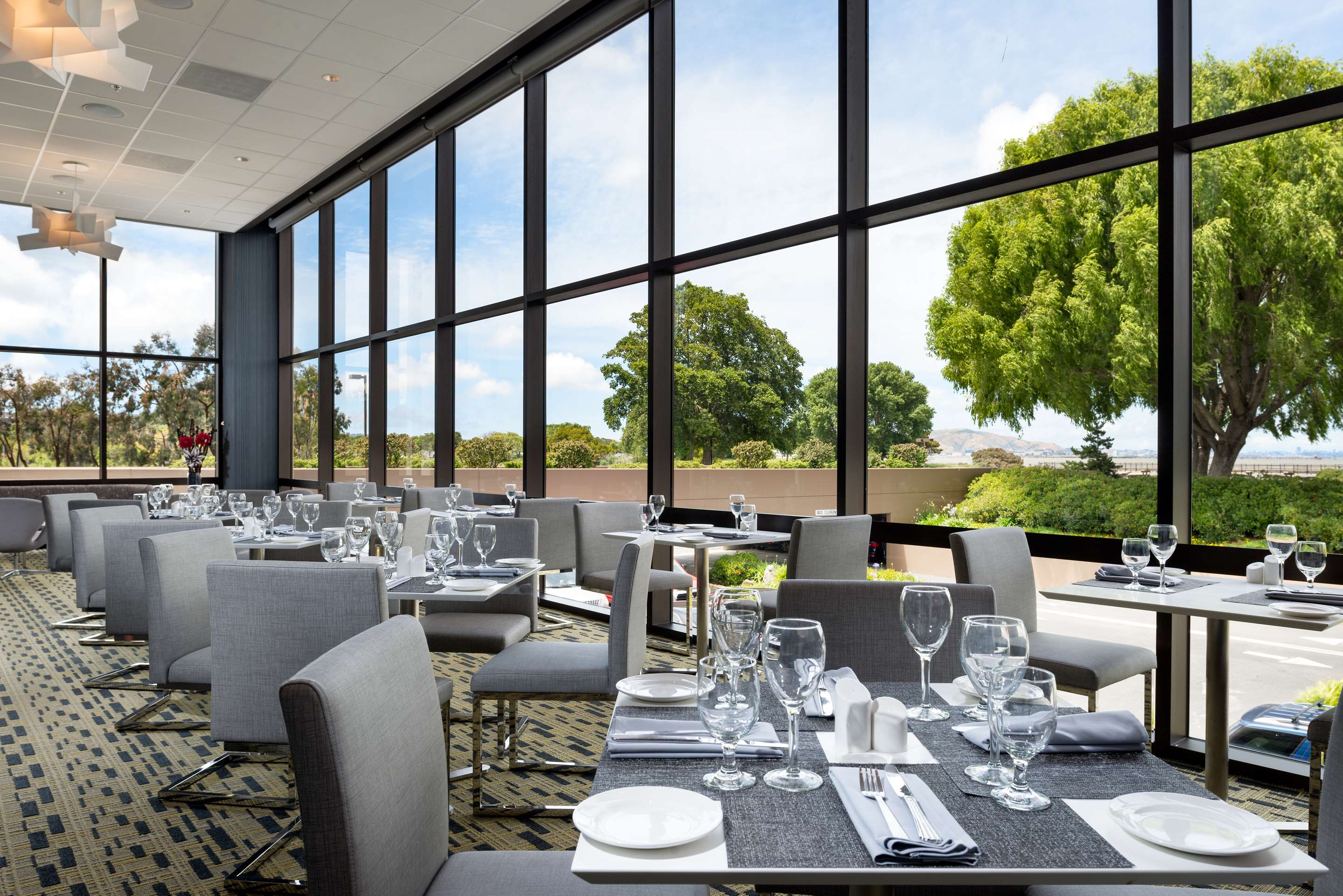 Restaurant | Hilton San Francisco Airport Bayfront