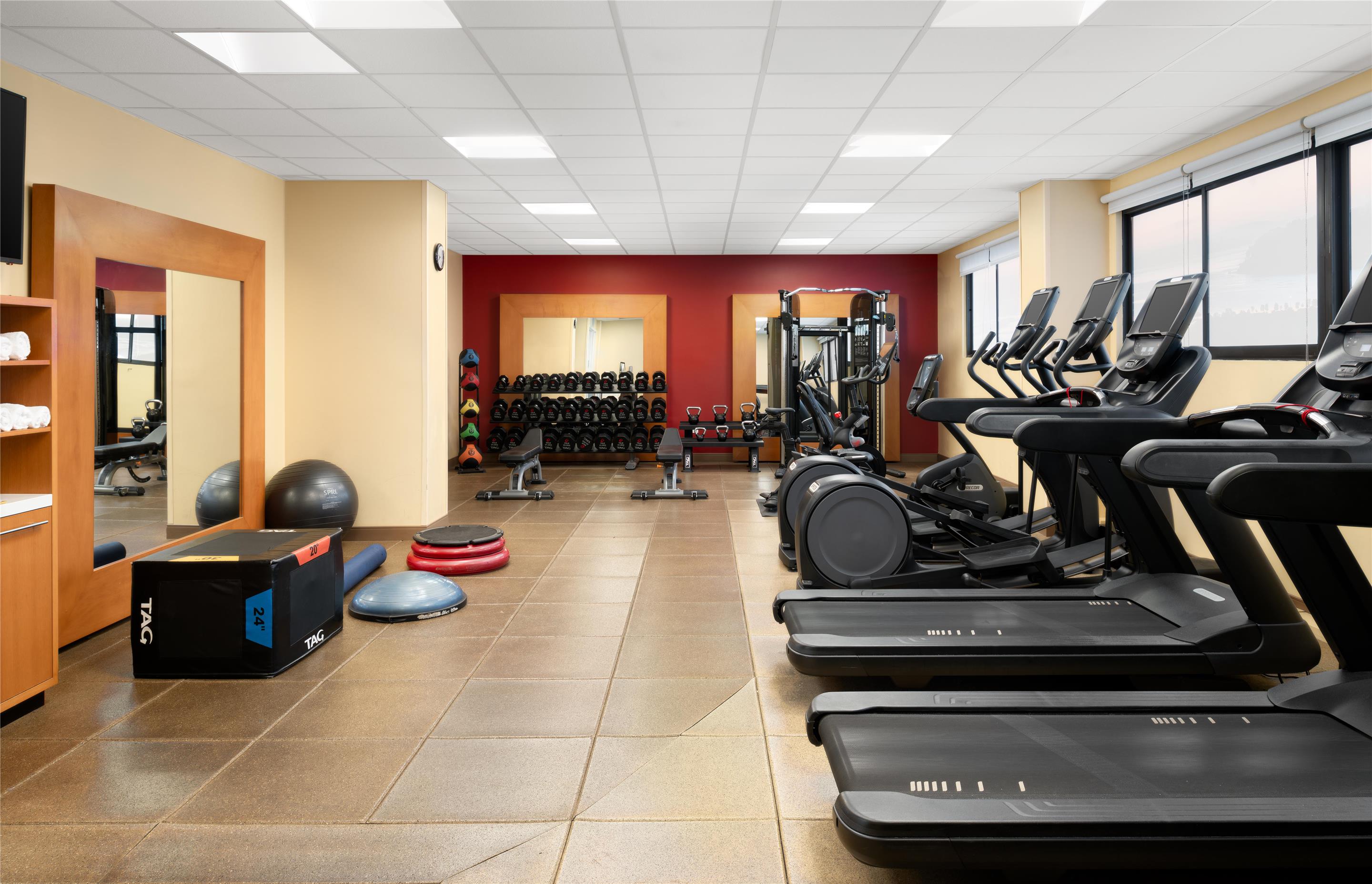Health club fitness center gym | Hilton San Francisco Airport Bayfront