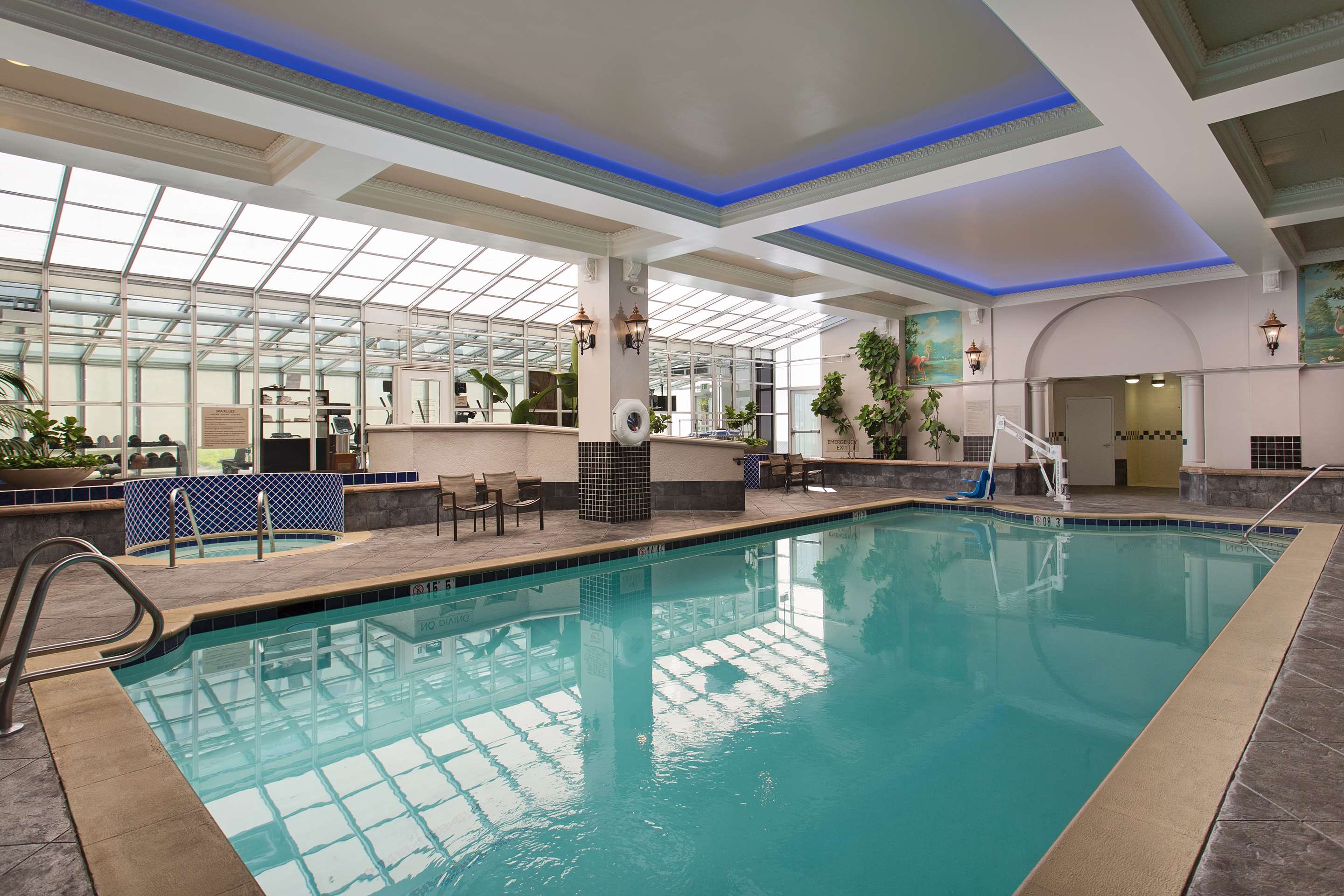 Pool | Embassy Suites by Hilton San Francisco Airport Waterfront