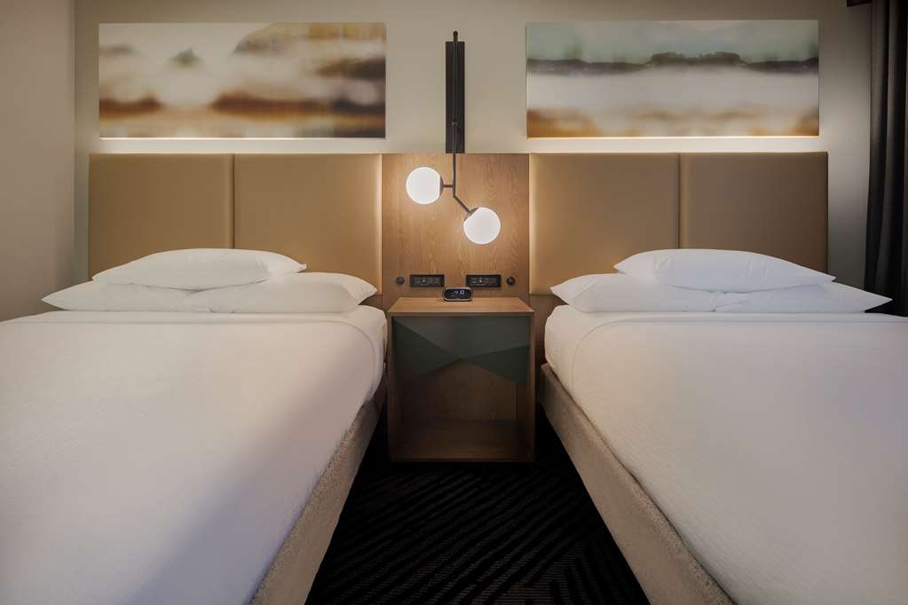 Embassy Suites by Hilton San Rafael Marin County Room Type - 2QN CORNER STE MOB ACC TUB