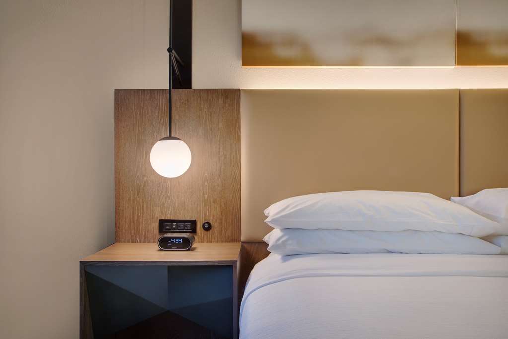 Embassy Suites by Hilton San Rafael Marin County Room Type - 2 QUEEN CORNER SUITE NOSMK