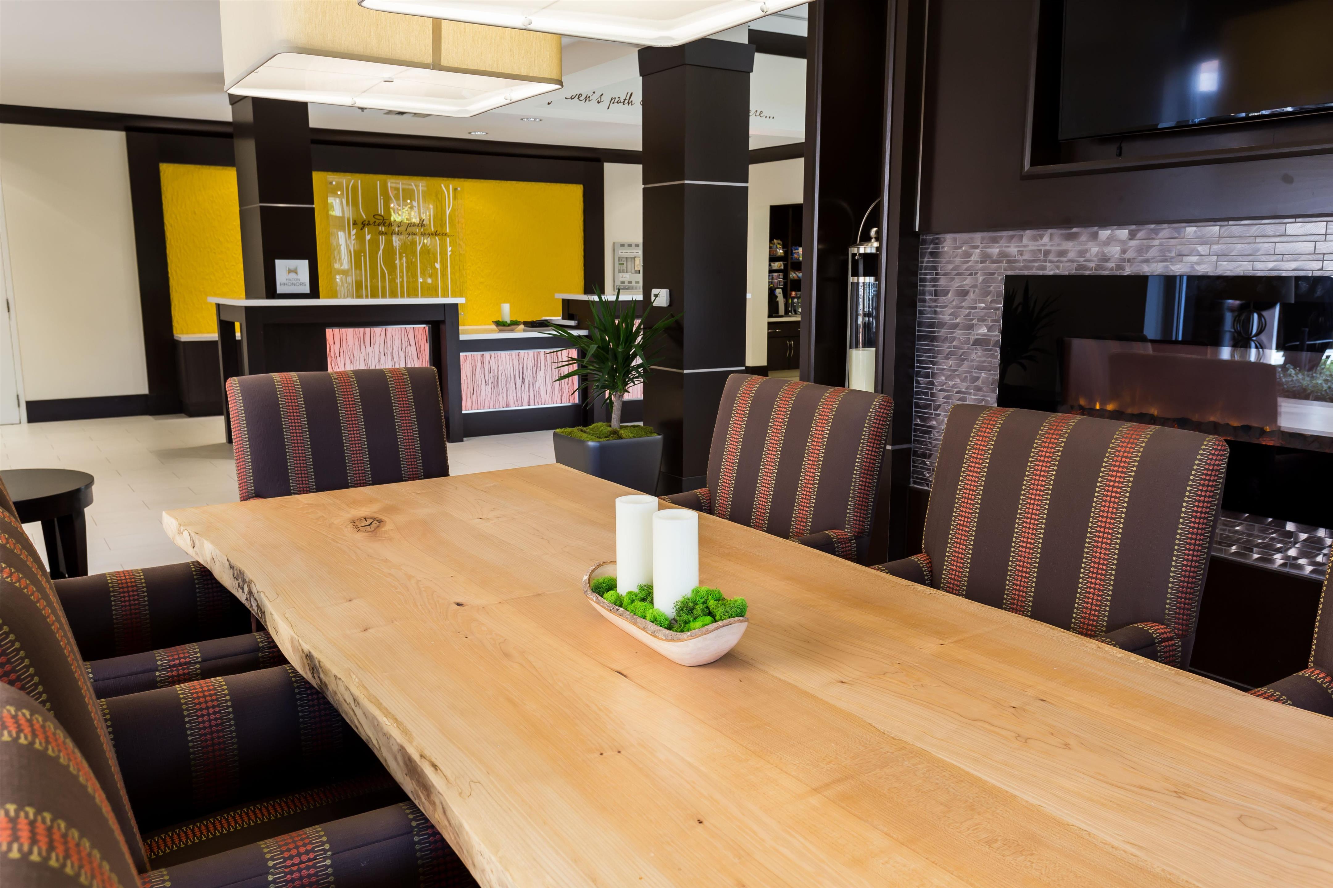 Lobby | Hilton Garden Inn San Mateo