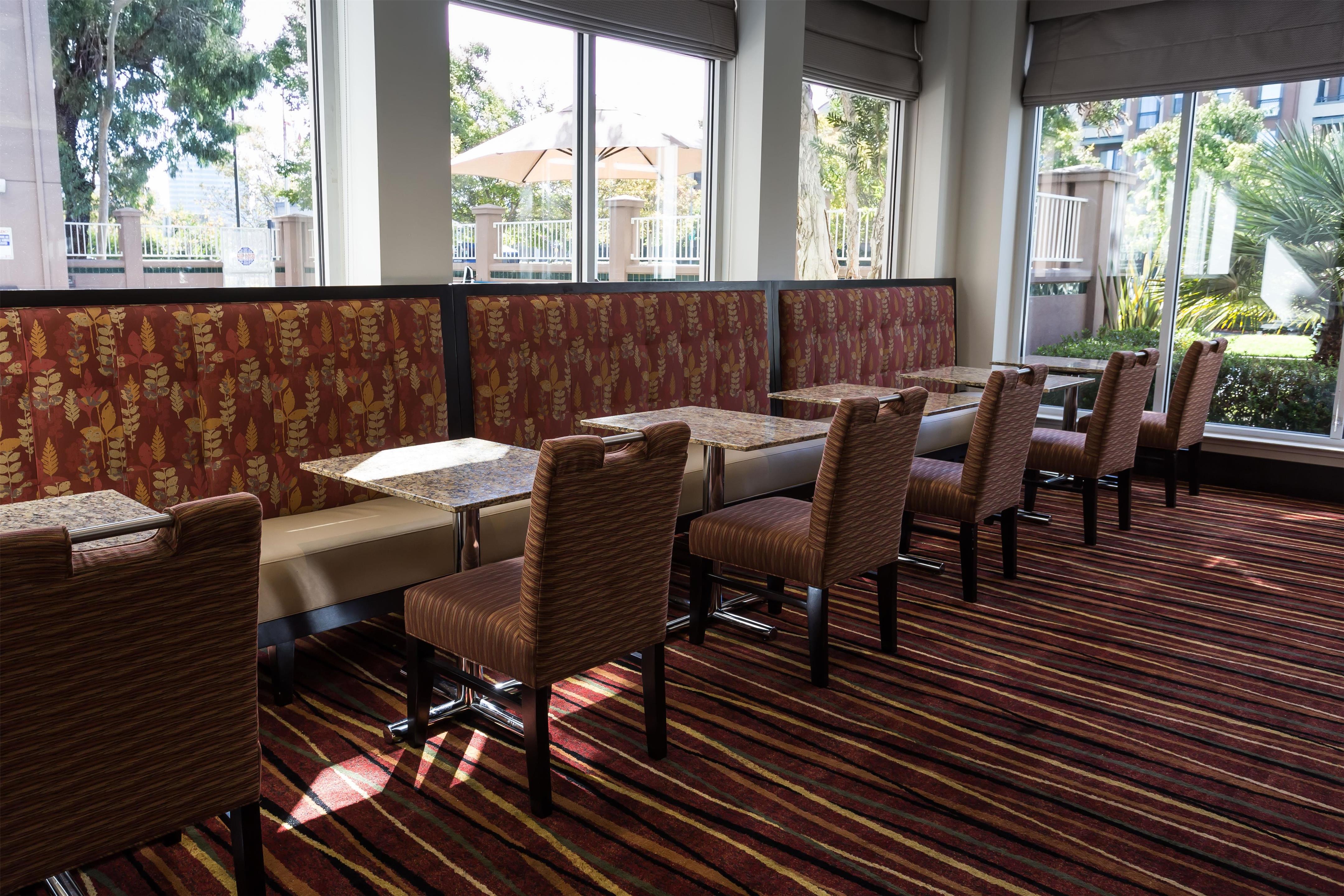 Restaurant | Hilton Garden Inn San Mateo