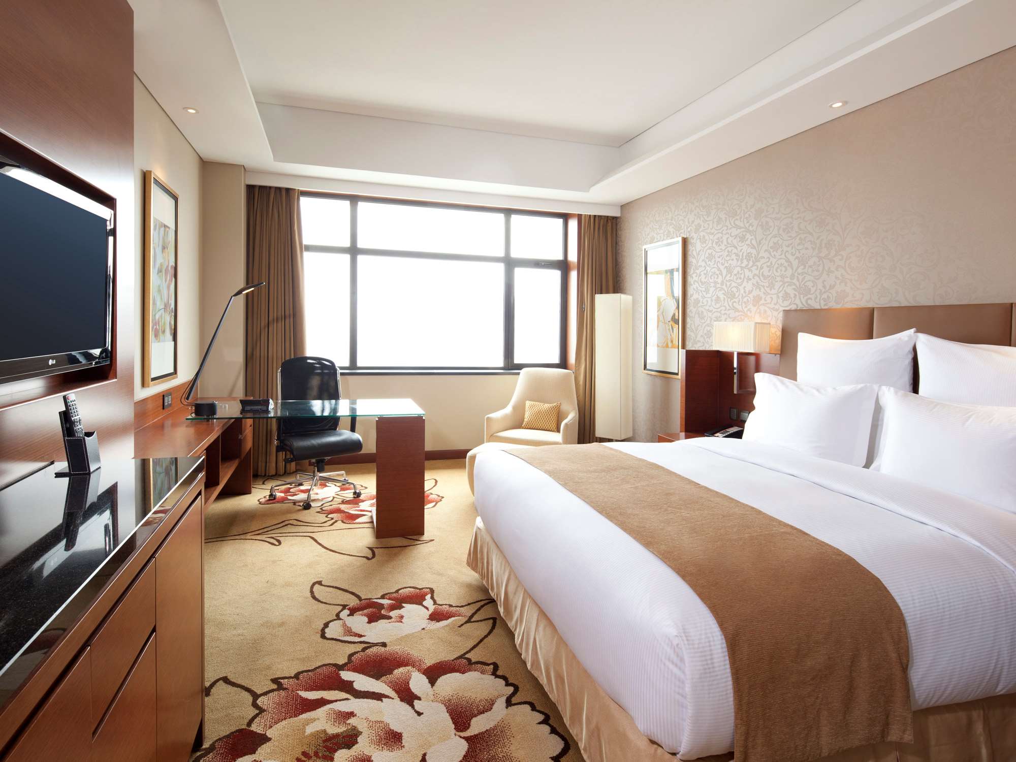 DoubleTree by Hilton Hotel Shenyang Room Type - 1 KING BED EXECUTIVE