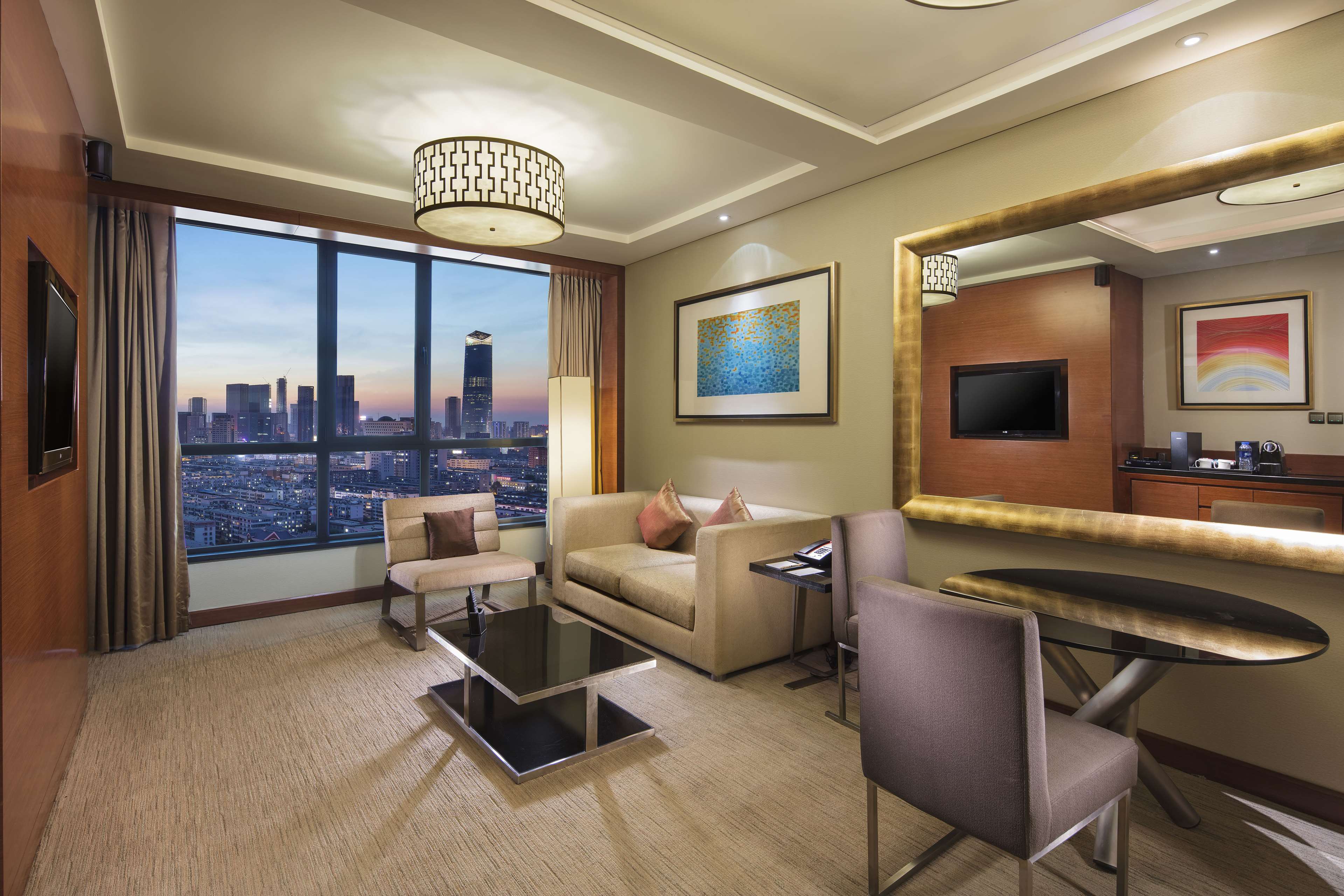 DoubleTree by Hilton Hotel Shenyang Room Type - 1 KING BED EXECUTIVE SUITE