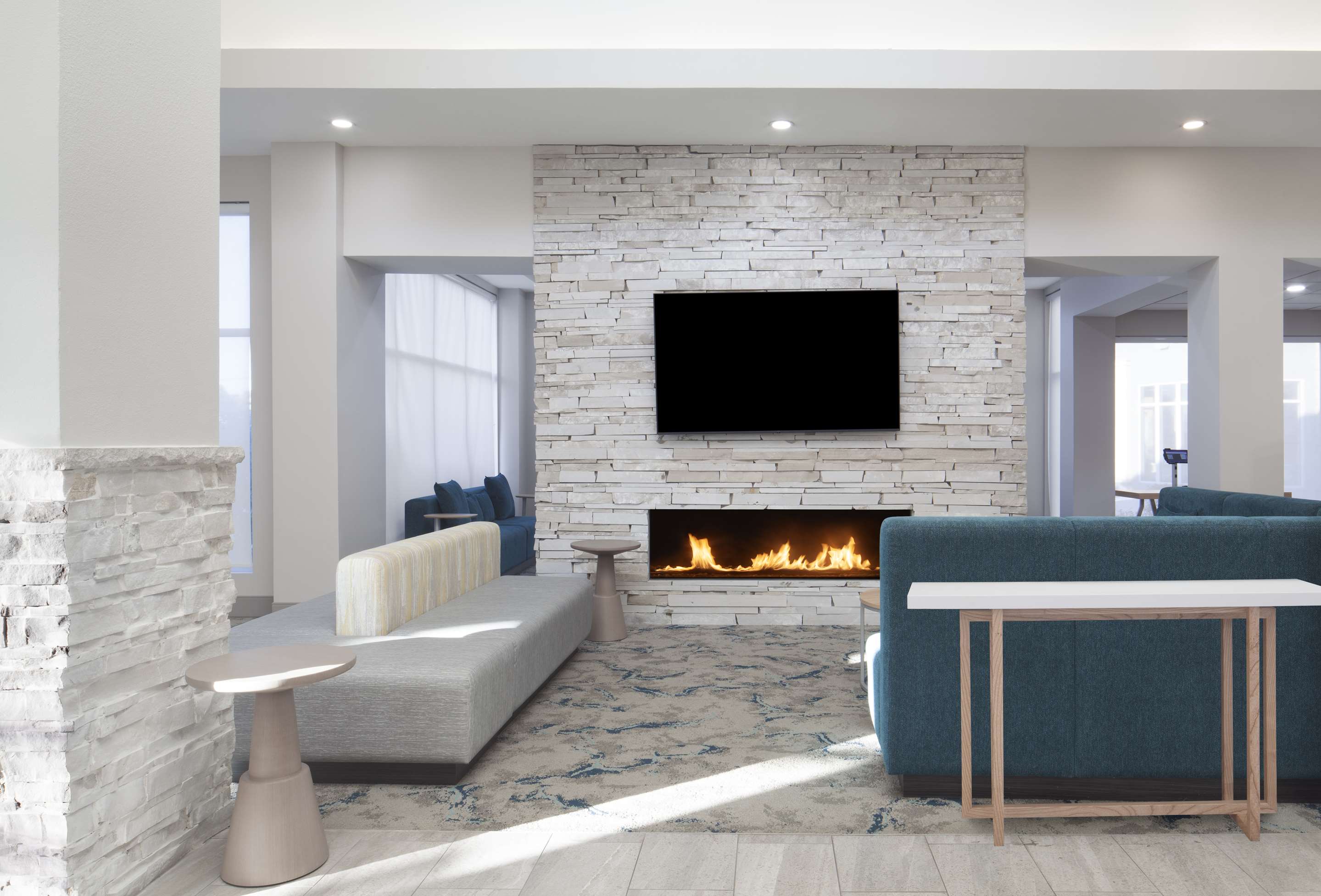 Lobby | Hilton Garden Inn Shreveport