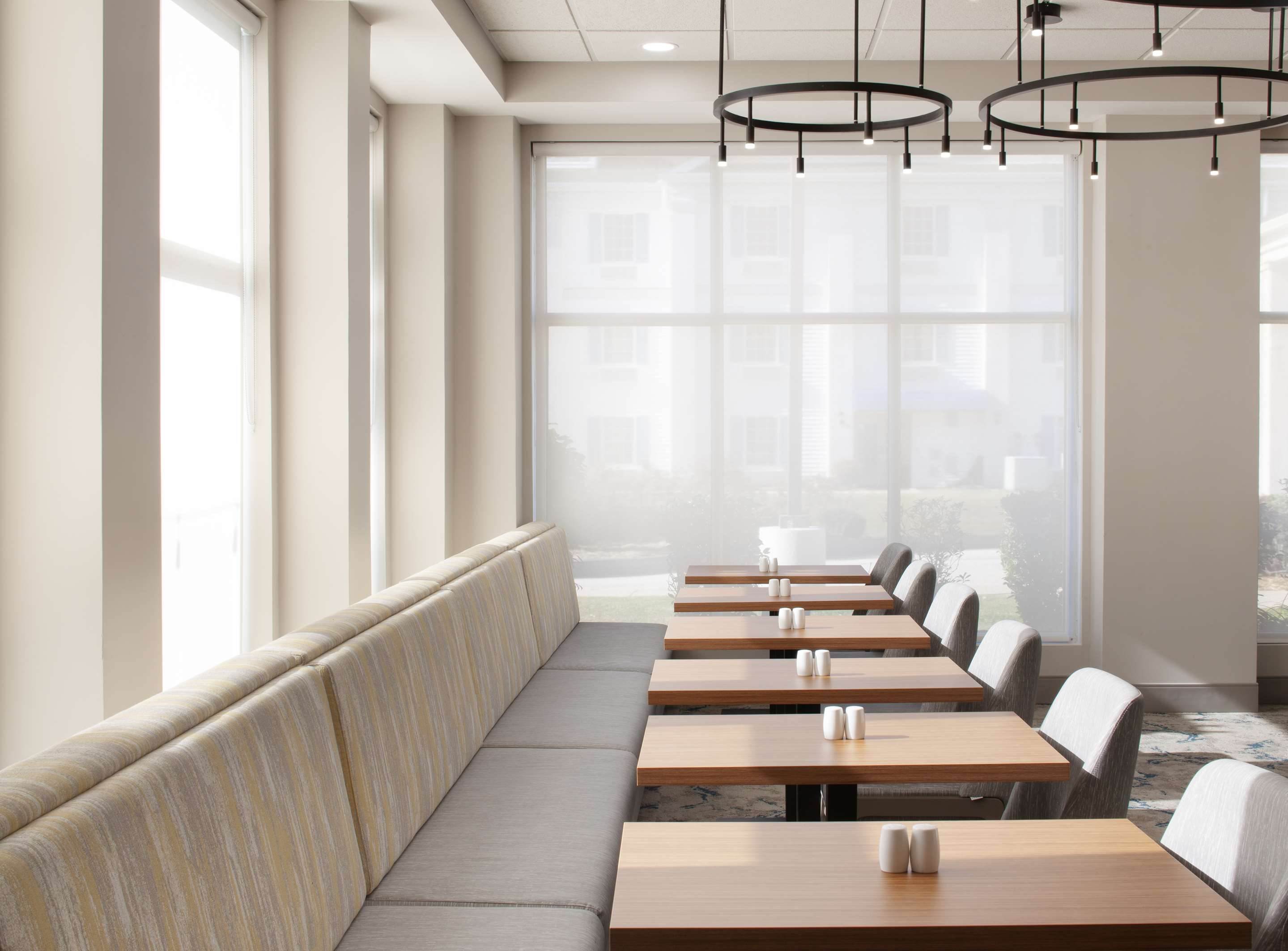 Lobby | Hilton Garden Inn Shreveport