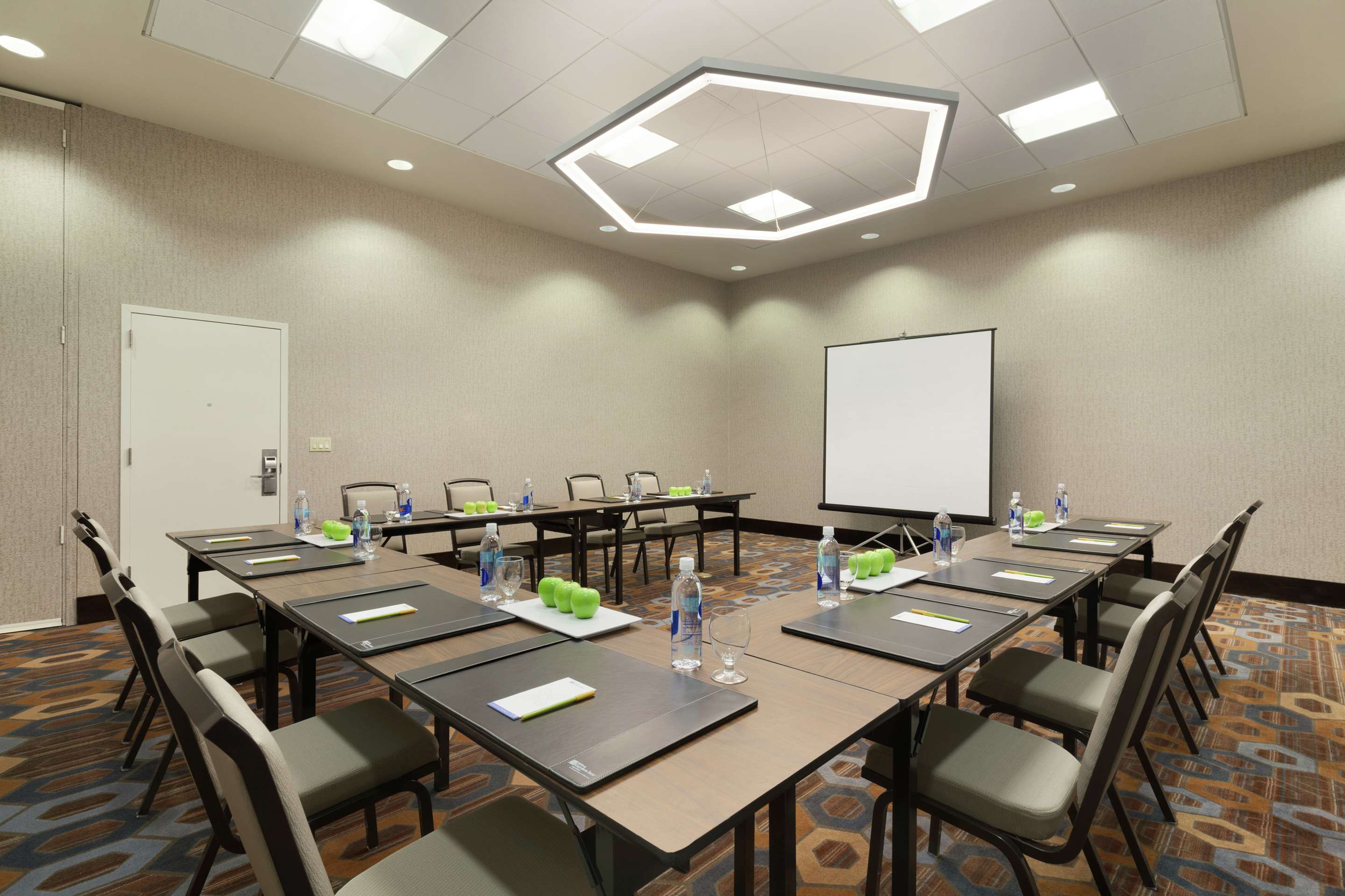 Meeting Room | Hilton Garden Inn Cupertino
