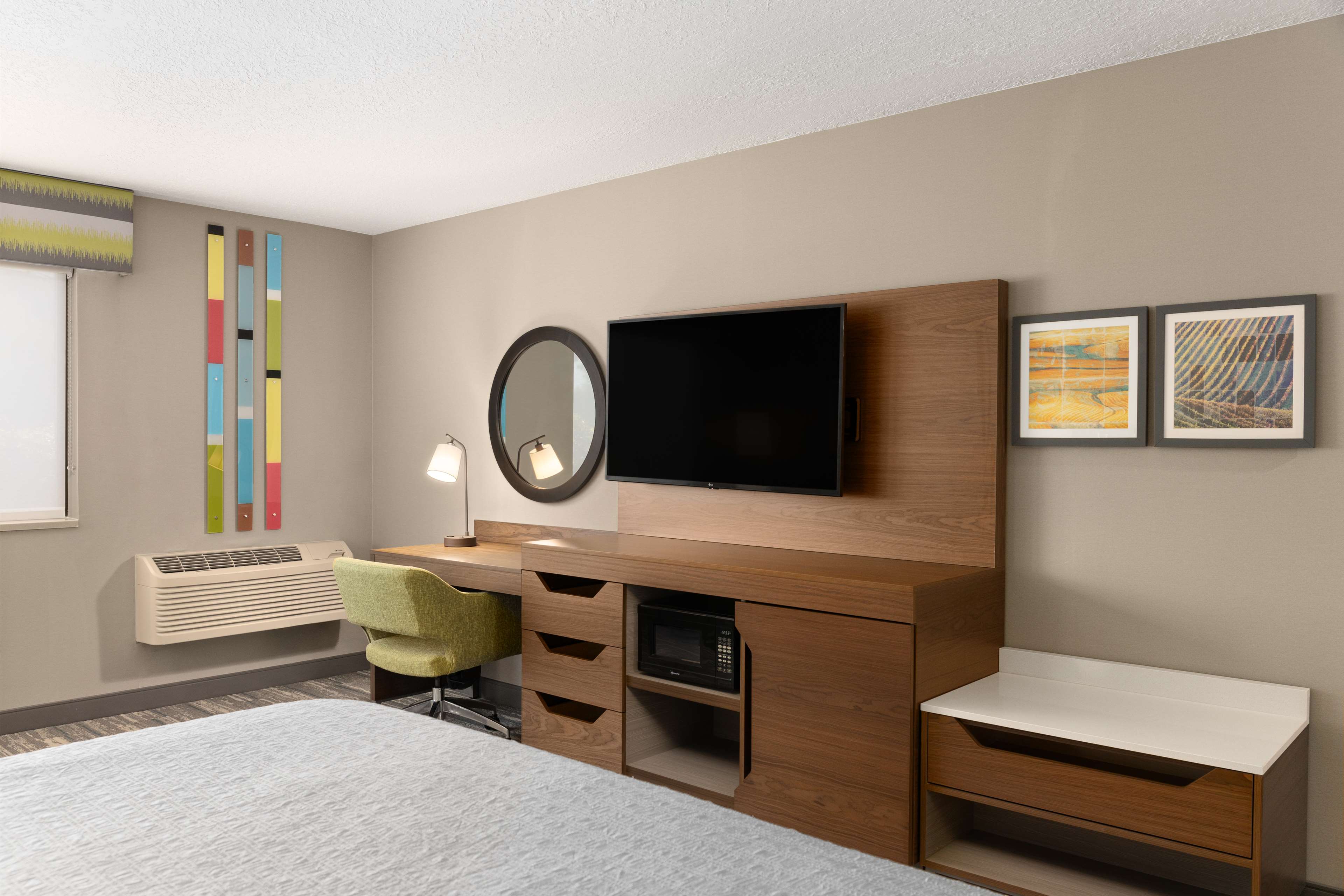 Hampton Inn by Hilton Spokane Room Type - STANDARD KING WITH SOFABED