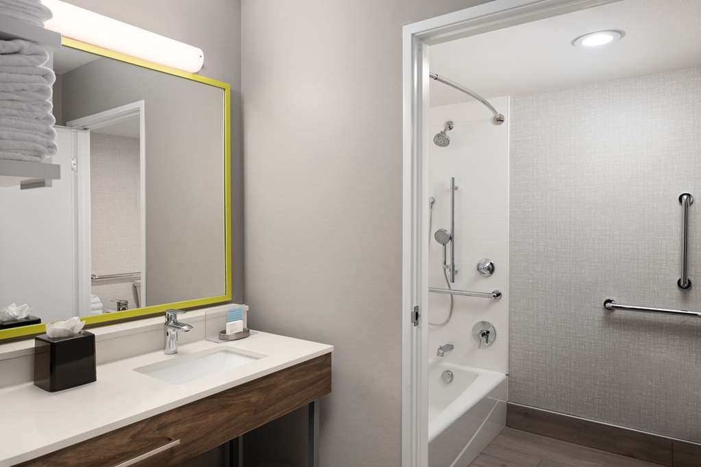 Hampton Inn by Hilton Spokane Room Type - 2 QNS ACCESSIBLE W TUB NS