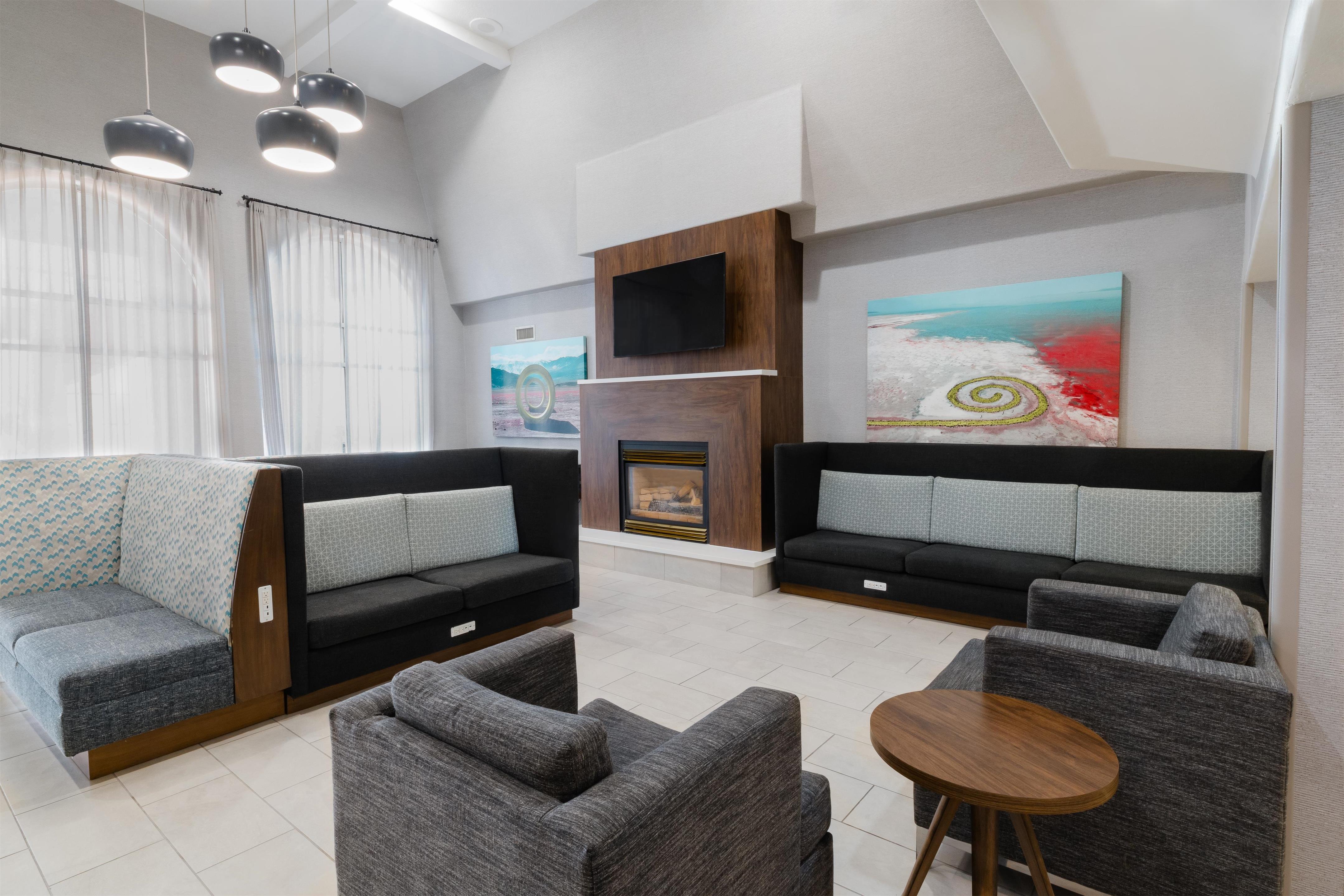 Lobby | Hampton Inn & Suites Salt Lake City Airport