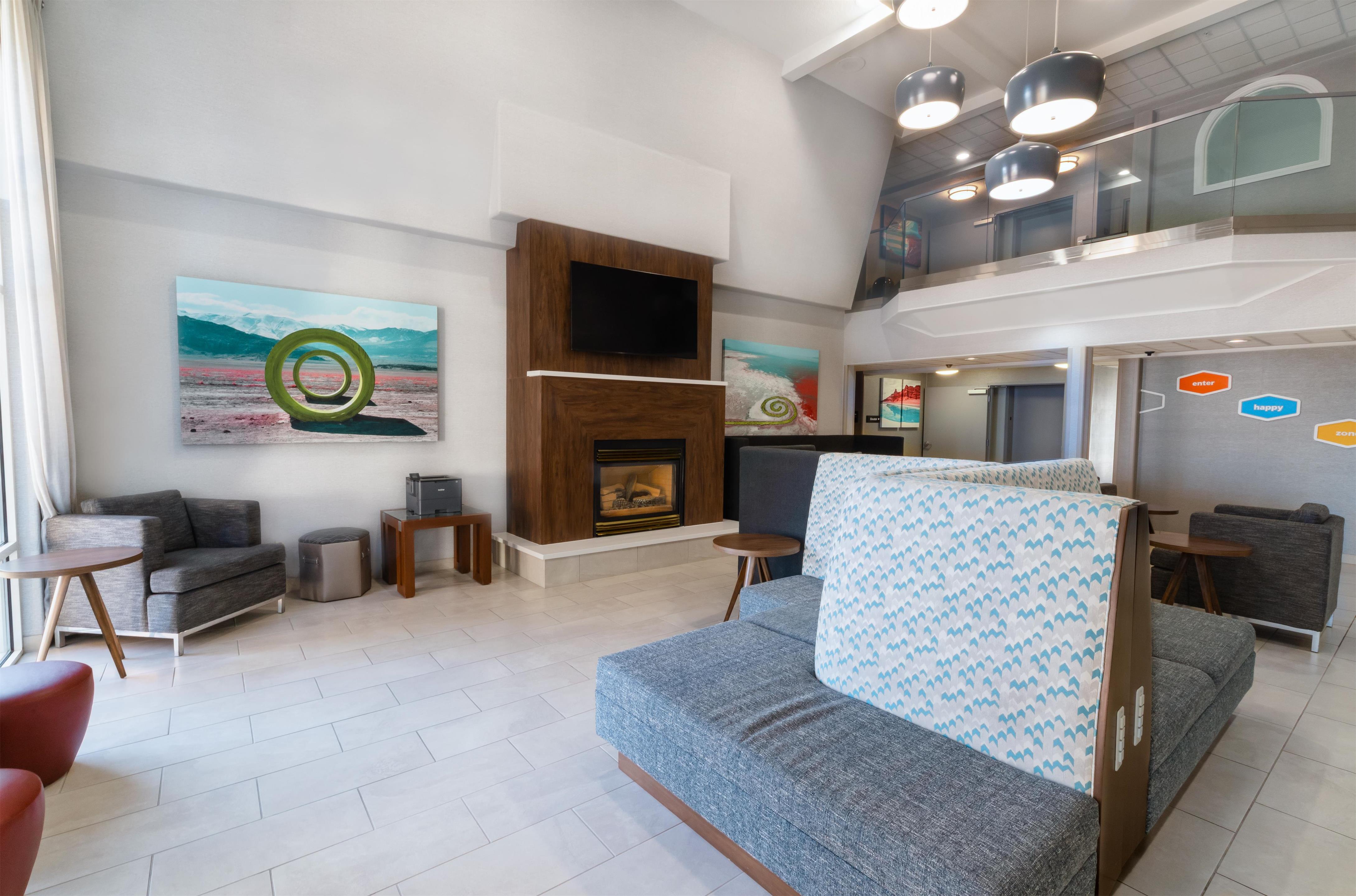 Lobby | Hampton Inn & Suites Salt Lake City Airport