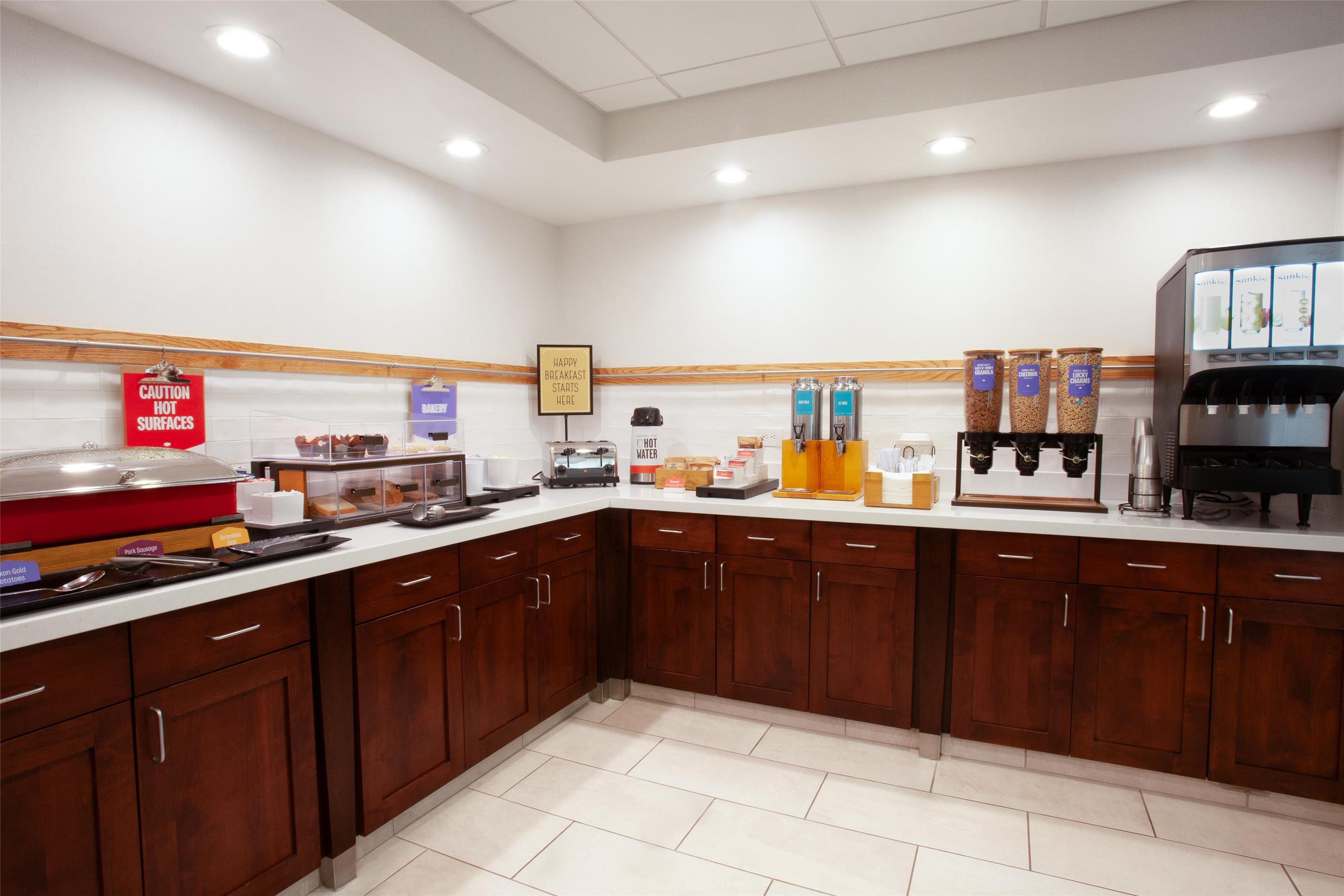 Breakfast Area | Hampton Inn Salt Lake City-North