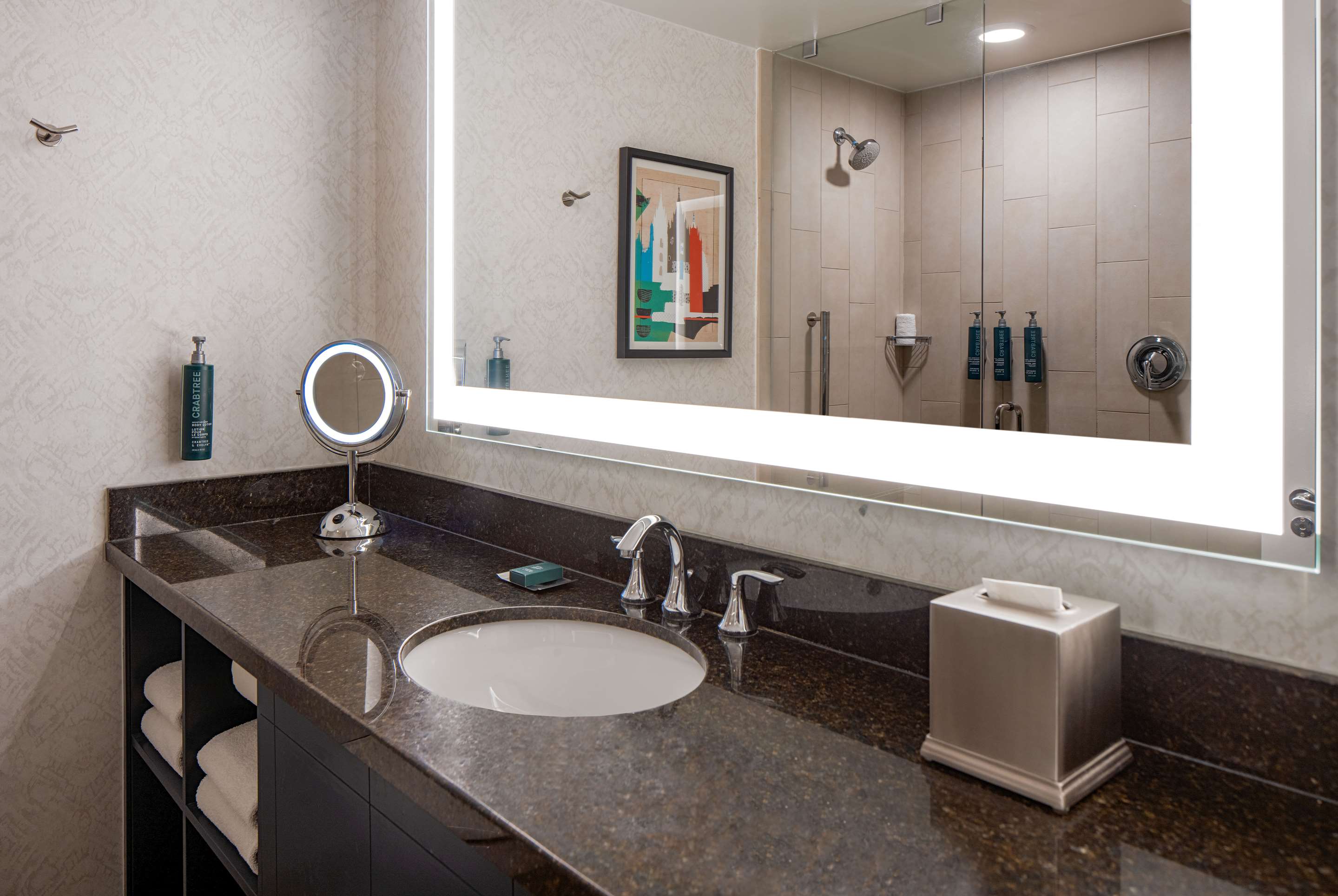 Guest room bath