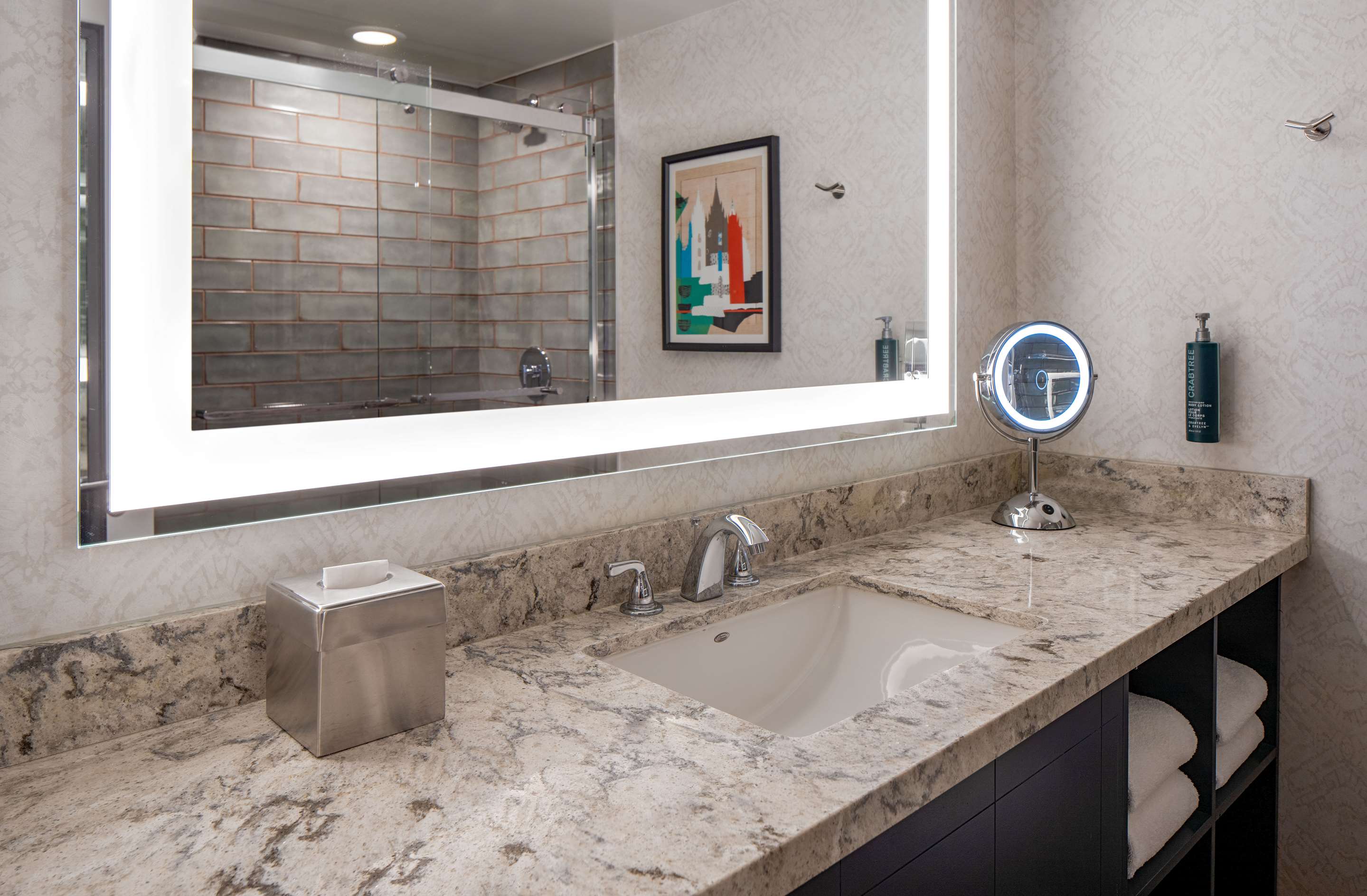 Guest room bath