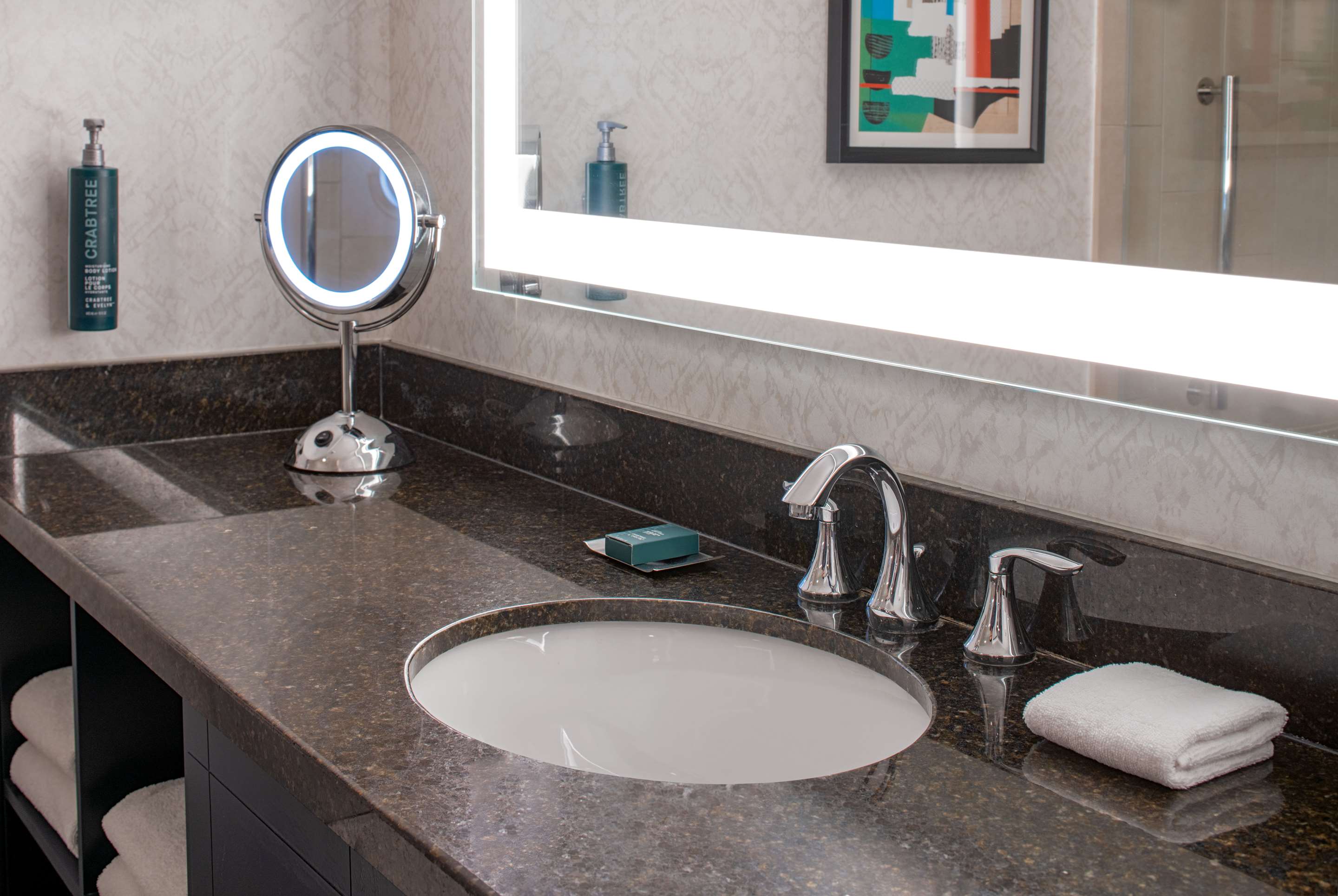 Guest room bath