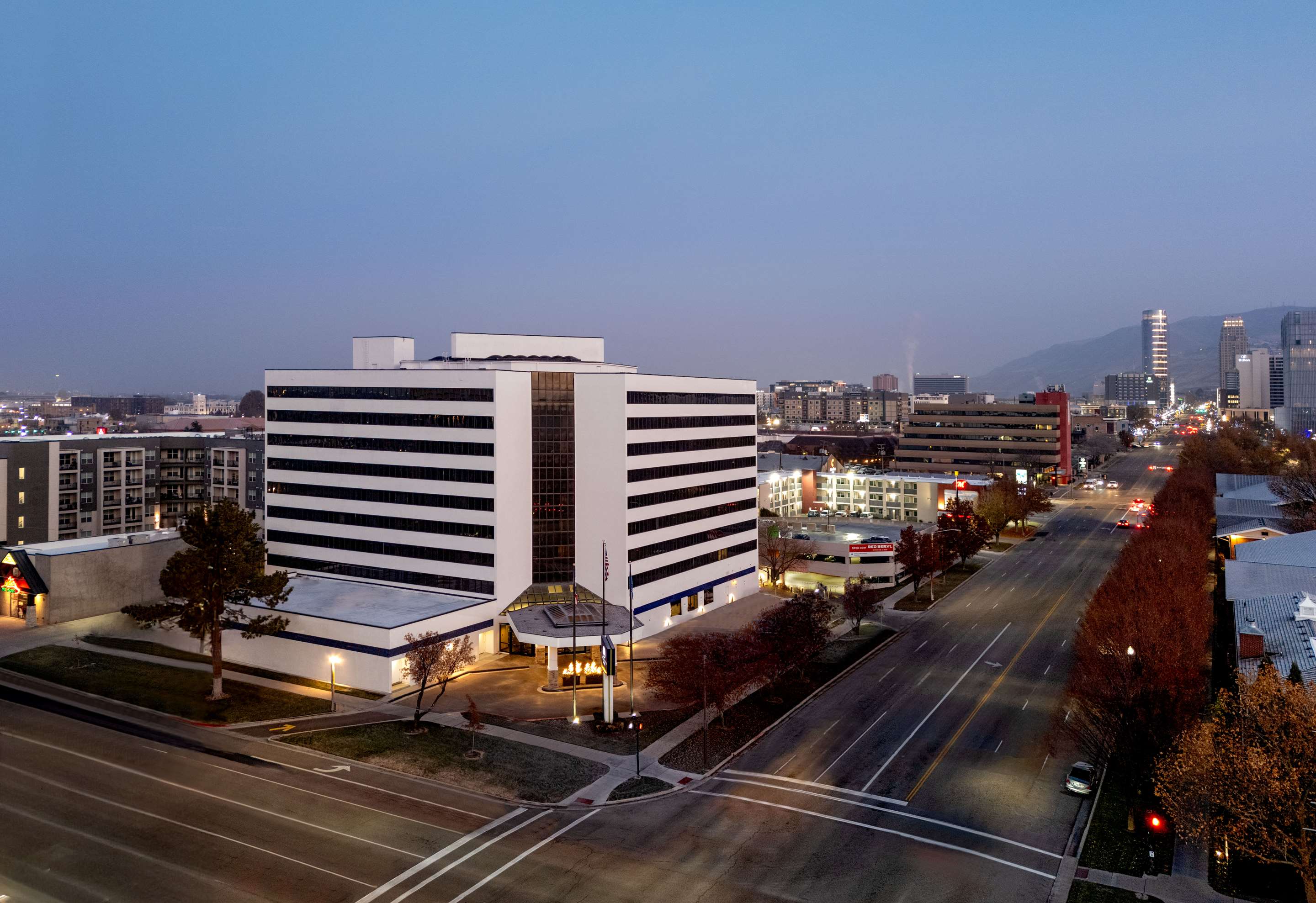 Exterior | DoubleTree Suites by Hilton Hotel Salt Lake City