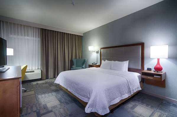  - Hampton Inn Salina - I-135, Exit 89