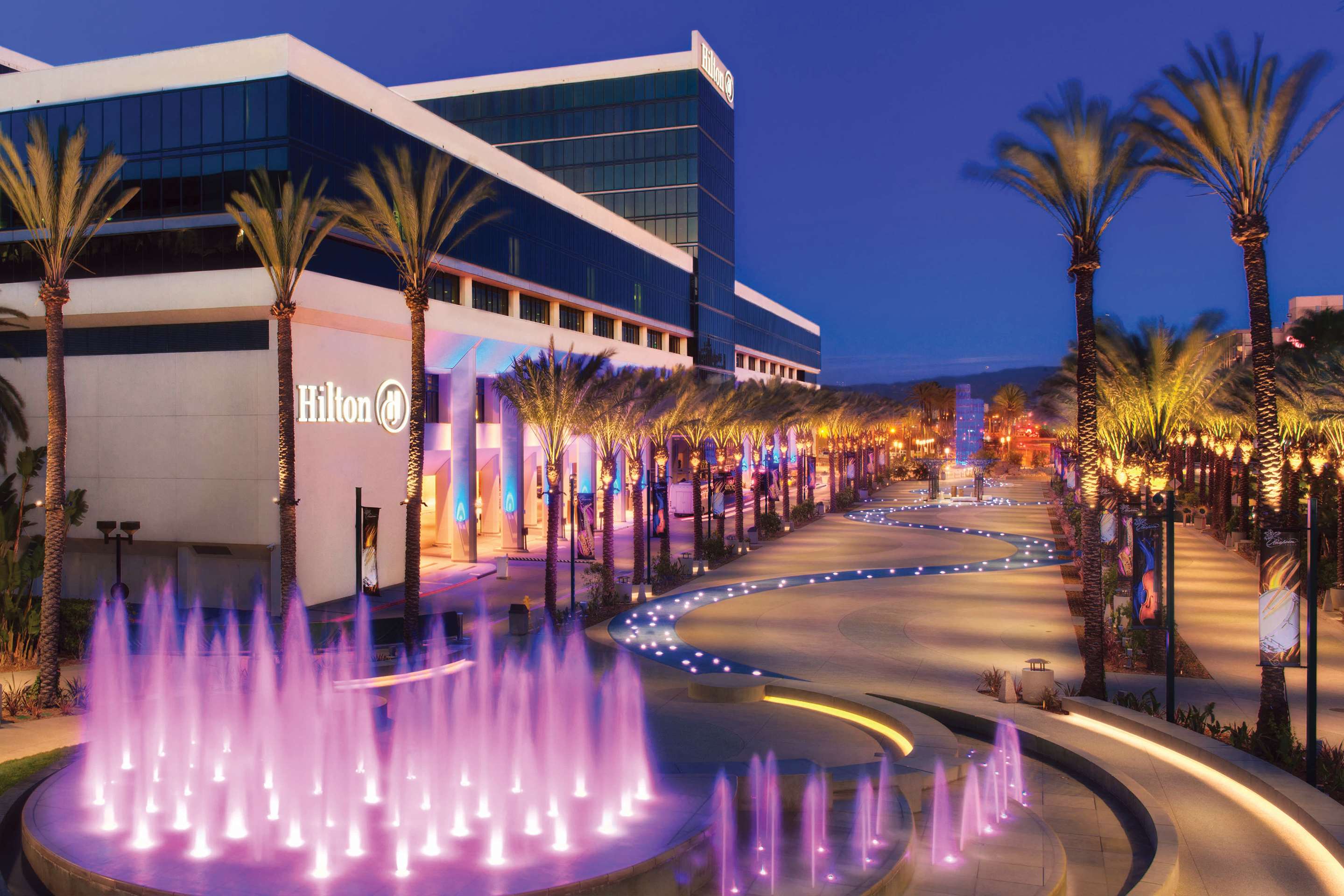Exterior | Hilton Anaheim